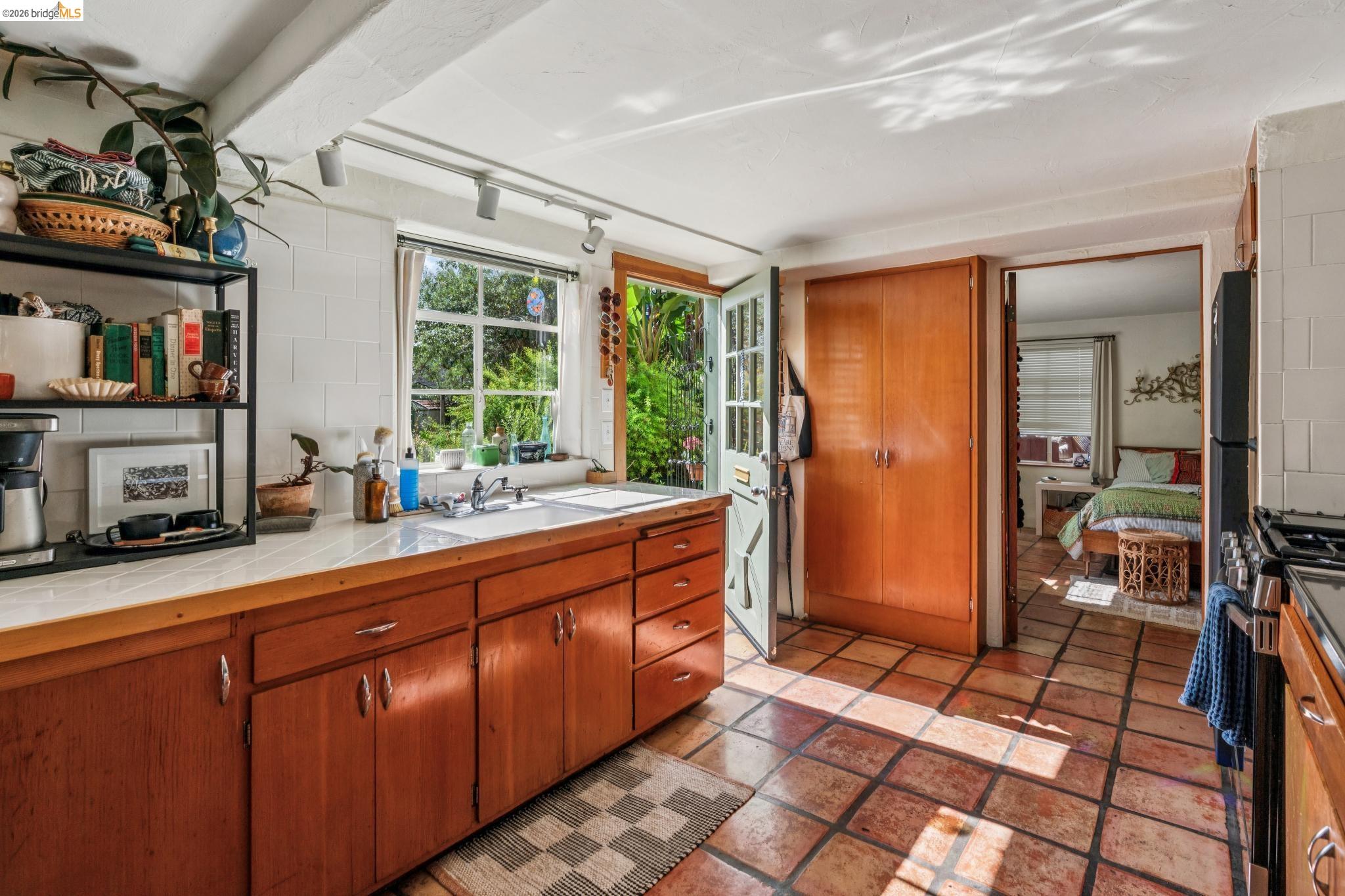 Detail Gallery Image 35 of 49 For 5108 Coronado Ave, Oakland,  CA 94618 - 4 Beds | 2 Baths