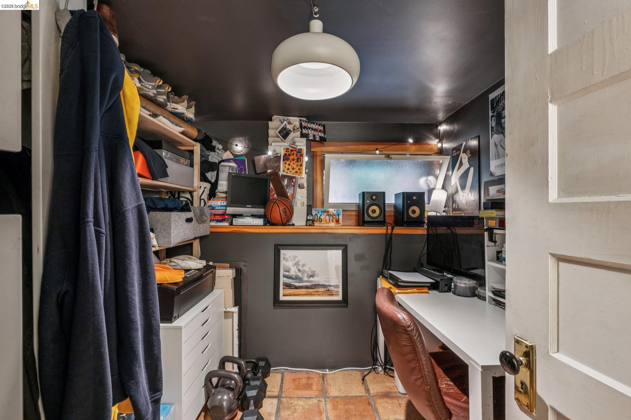 Detail Gallery Image 38 of 49 For 5108 Coronado Ave, Oakland,  CA 94618 - 4 Beds | 2 Baths