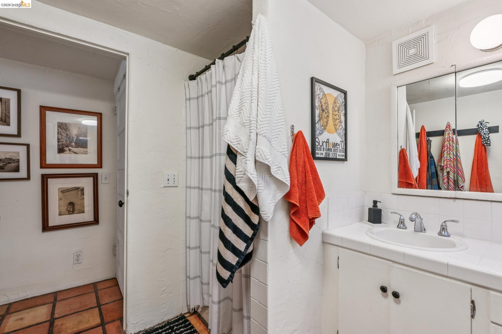 Detail Gallery Image 40 of 49 For 5108 Coronado Ave, Oakland,  CA 94618 - 4 Beds | 2 Baths