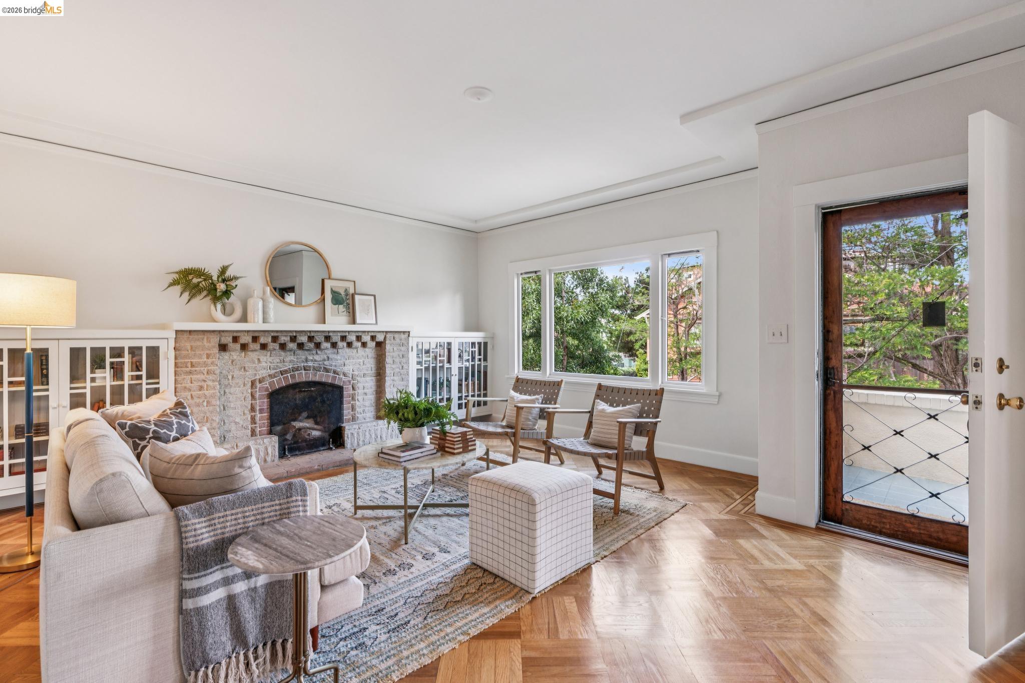 Detail Gallery Image 5 of 49 For 5108 Coronado Ave, Oakland,  CA 94618 - 4 Beds | 2 Baths