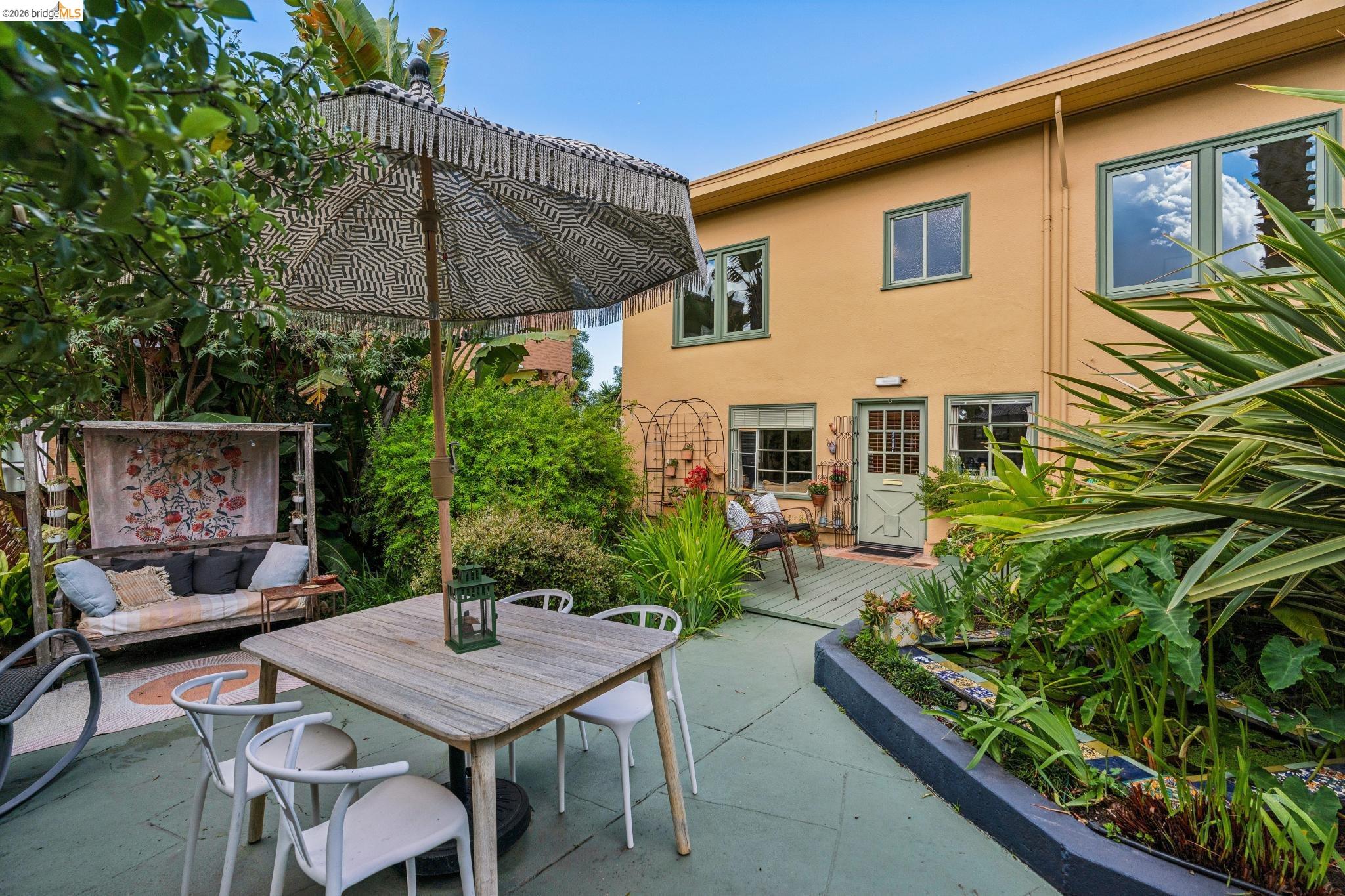 Detail Gallery Image 41 of 49 For 5108 Coronado Ave, Oakland,  CA 94618 - 4 Beds | 2 Baths