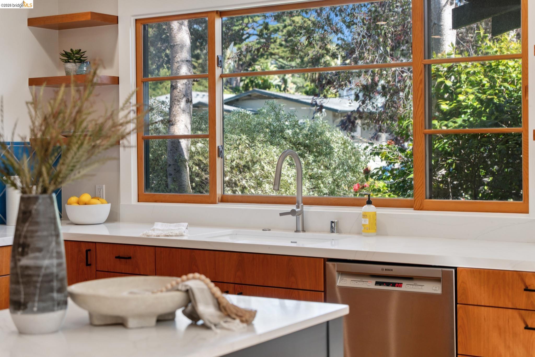 Detail Gallery Image 16 of 63 For 1356 Acton Street, Berkeley,  CA 94706-2502 - 4 Beds | 3 Baths