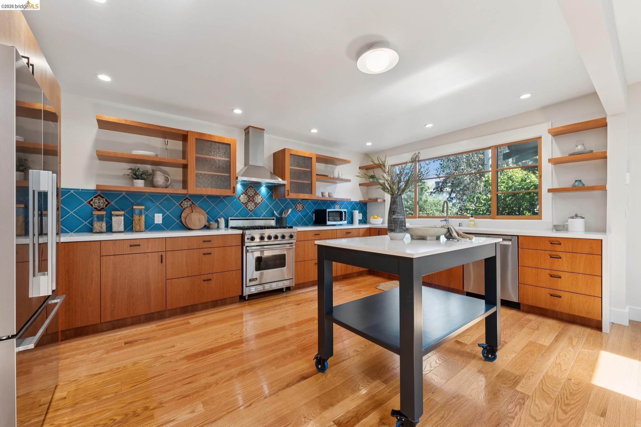 Detail Gallery Image 17 of 63 For 1356 Acton Street, Berkeley,  CA 94706-2502 - 4 Beds | 3 Baths