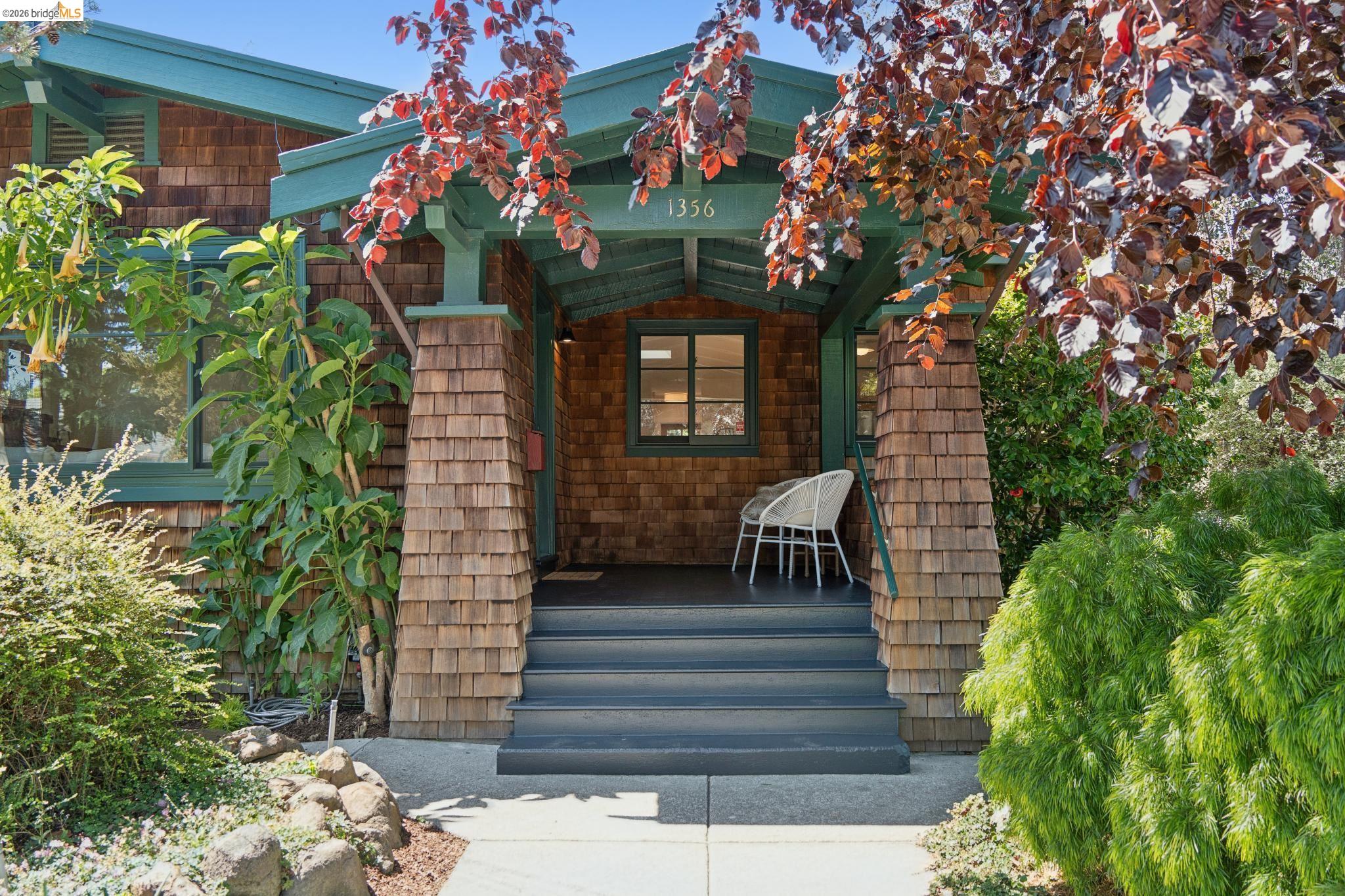 Detail Gallery Image 3 of 63 For 1356 Acton Street, Berkeley,  CA 94706-2502 - 4 Beds | 3 Baths