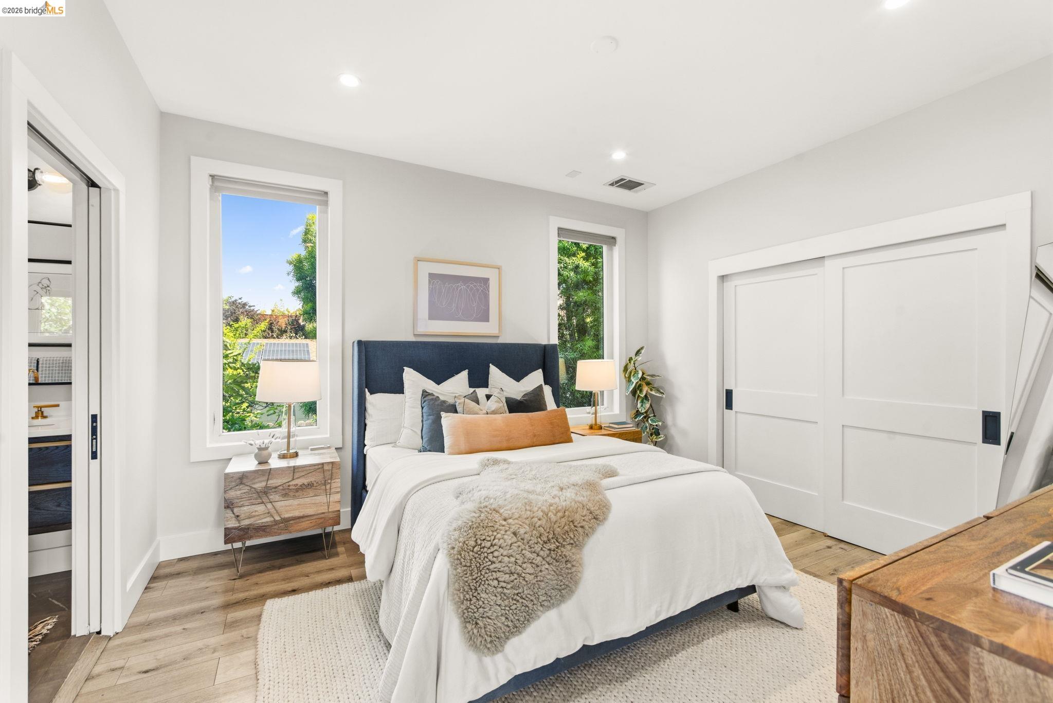 Detail Gallery Image 11 of 35 For 450 42nd St, Oakland,  CA 94609 - – Beds | – Baths