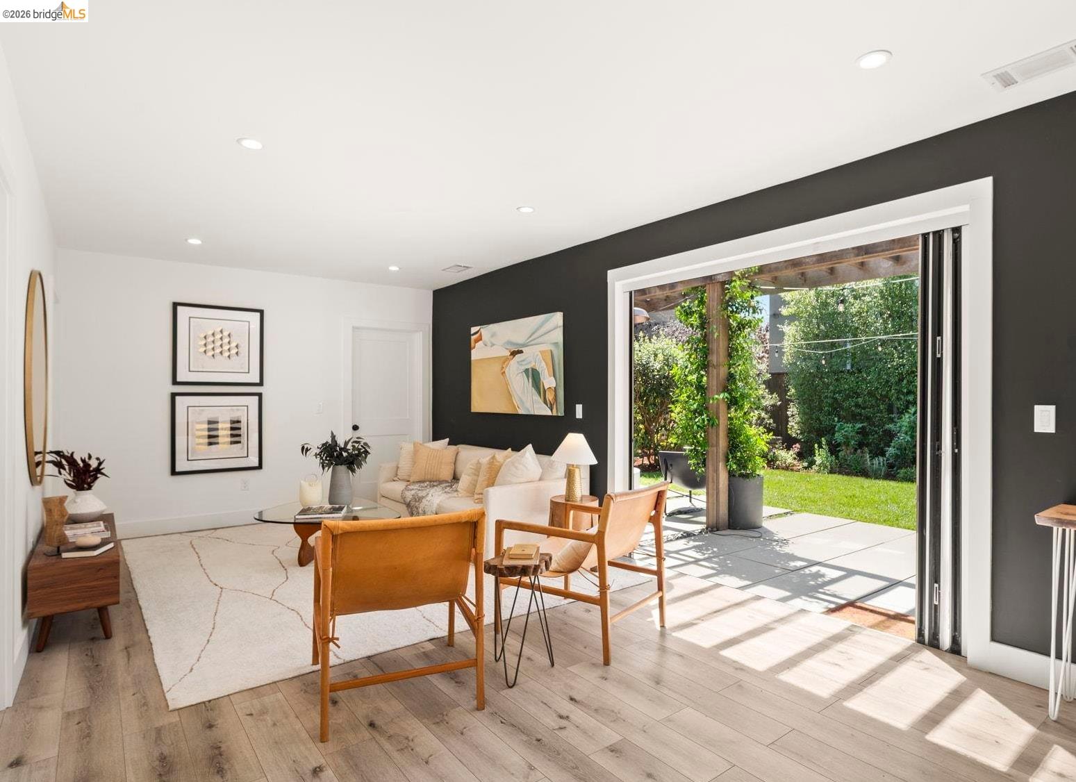 Detail Gallery Image 13 of 35 For 450 42nd St, Oakland,  CA 94609 - – Beds | – Baths