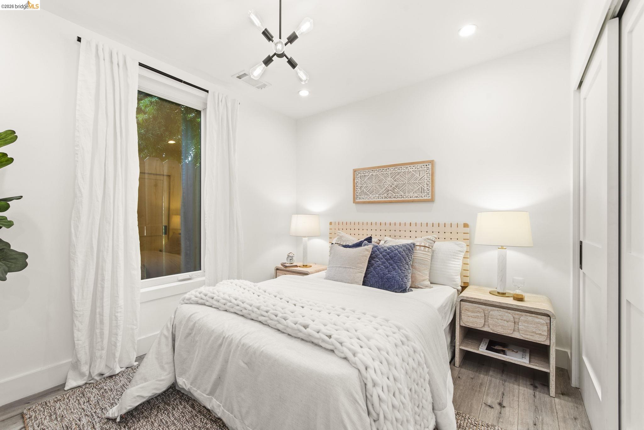 Detail Gallery Image 15 of 35 For 450 42nd St, Oakland,  CA 94609 - – Beds | – Baths