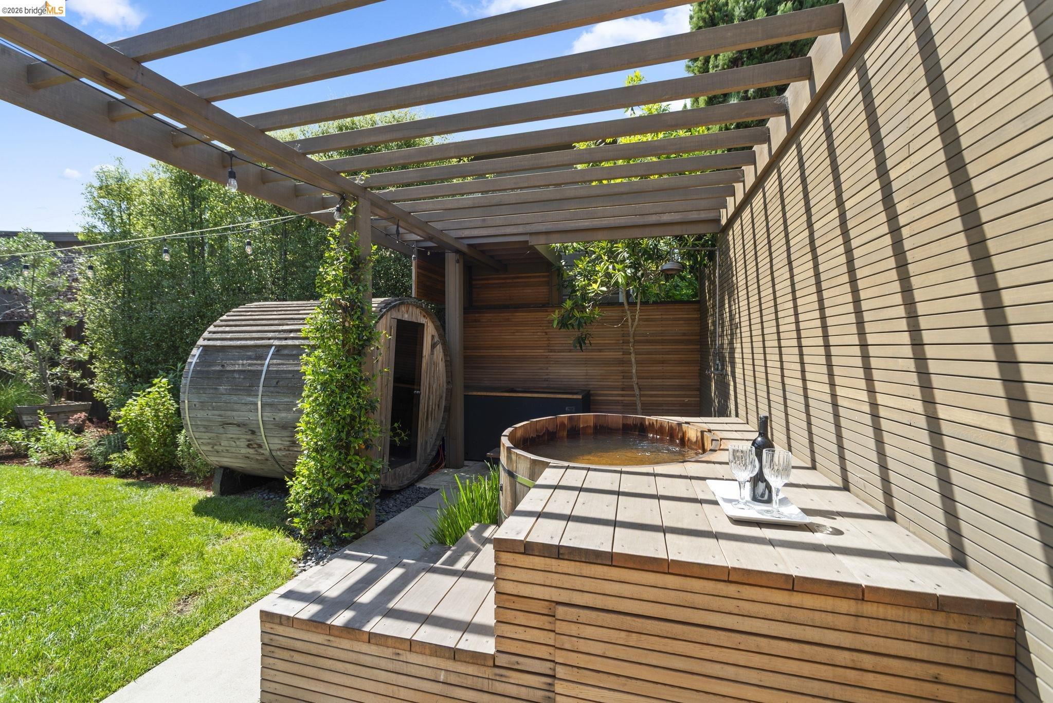 Detail Gallery Image 20 of 35 For 450 42nd St, Oakland,  CA 94609 - – Beds | – Baths