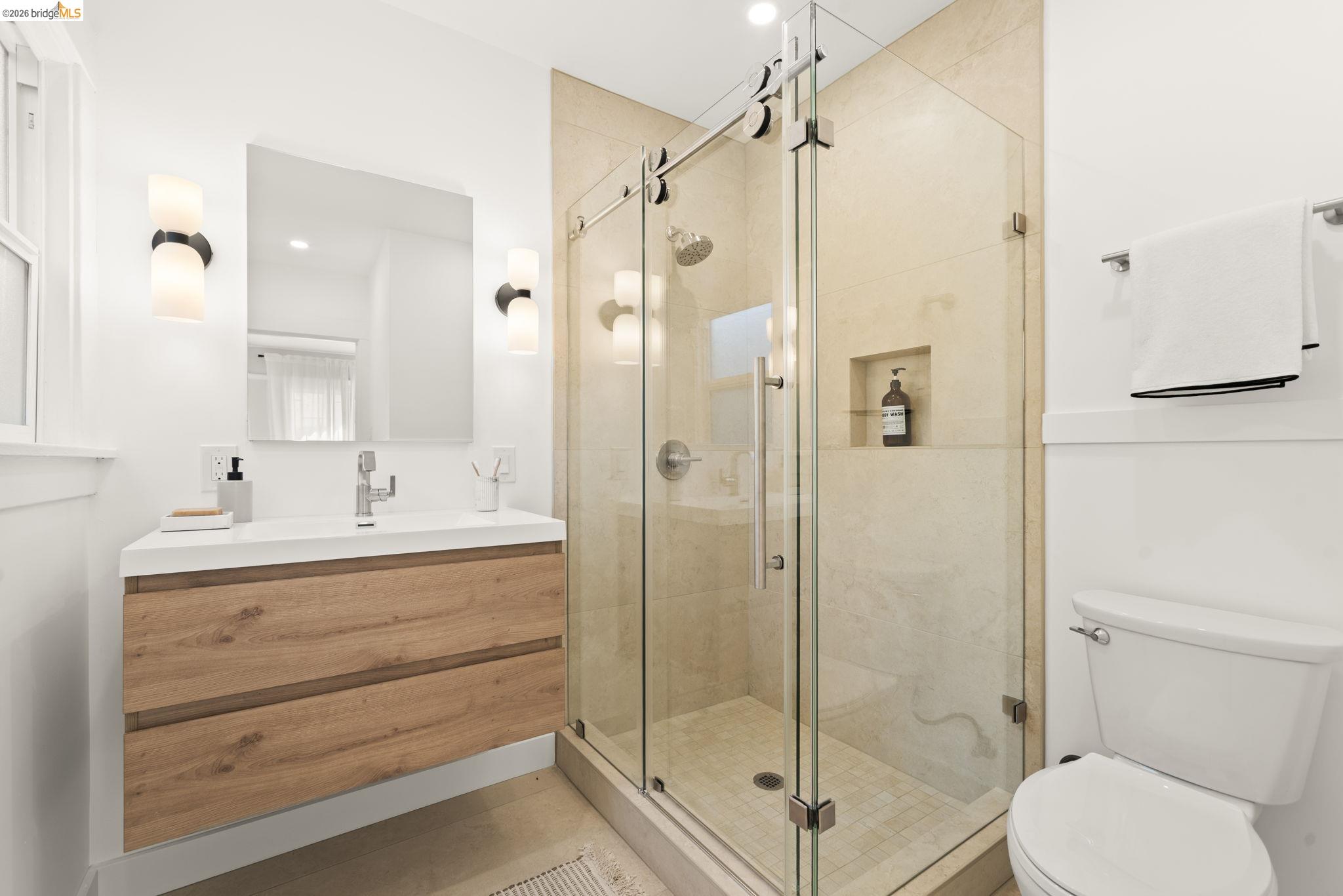 Detail Gallery Image 27 of 35 For 450 42nd St, Oakland,  CA 94609 - – Beds | – Baths