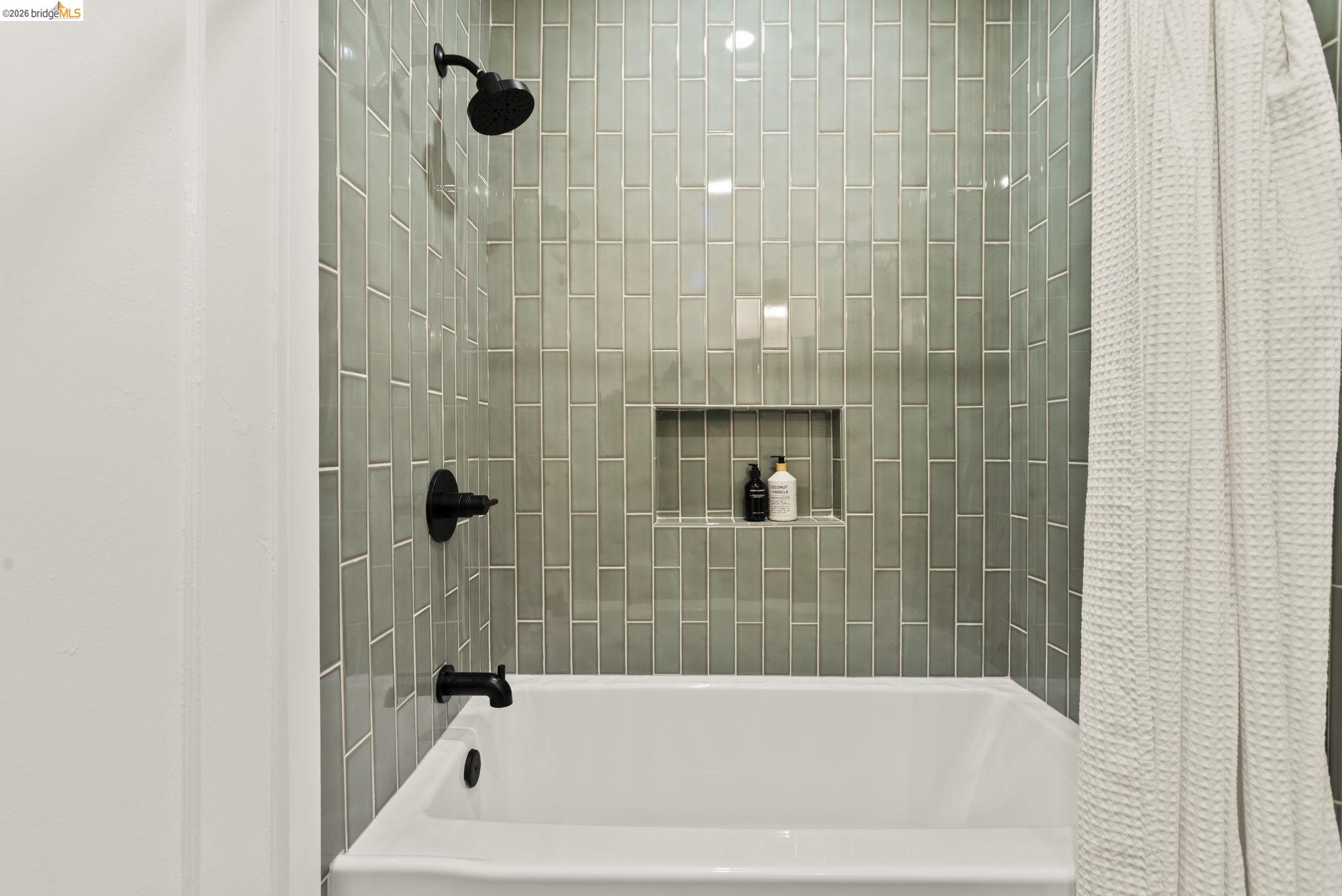 Detail Gallery Image 28 of 35 For 450 42nd St, Oakland,  CA 94609 - – Beds | – Baths