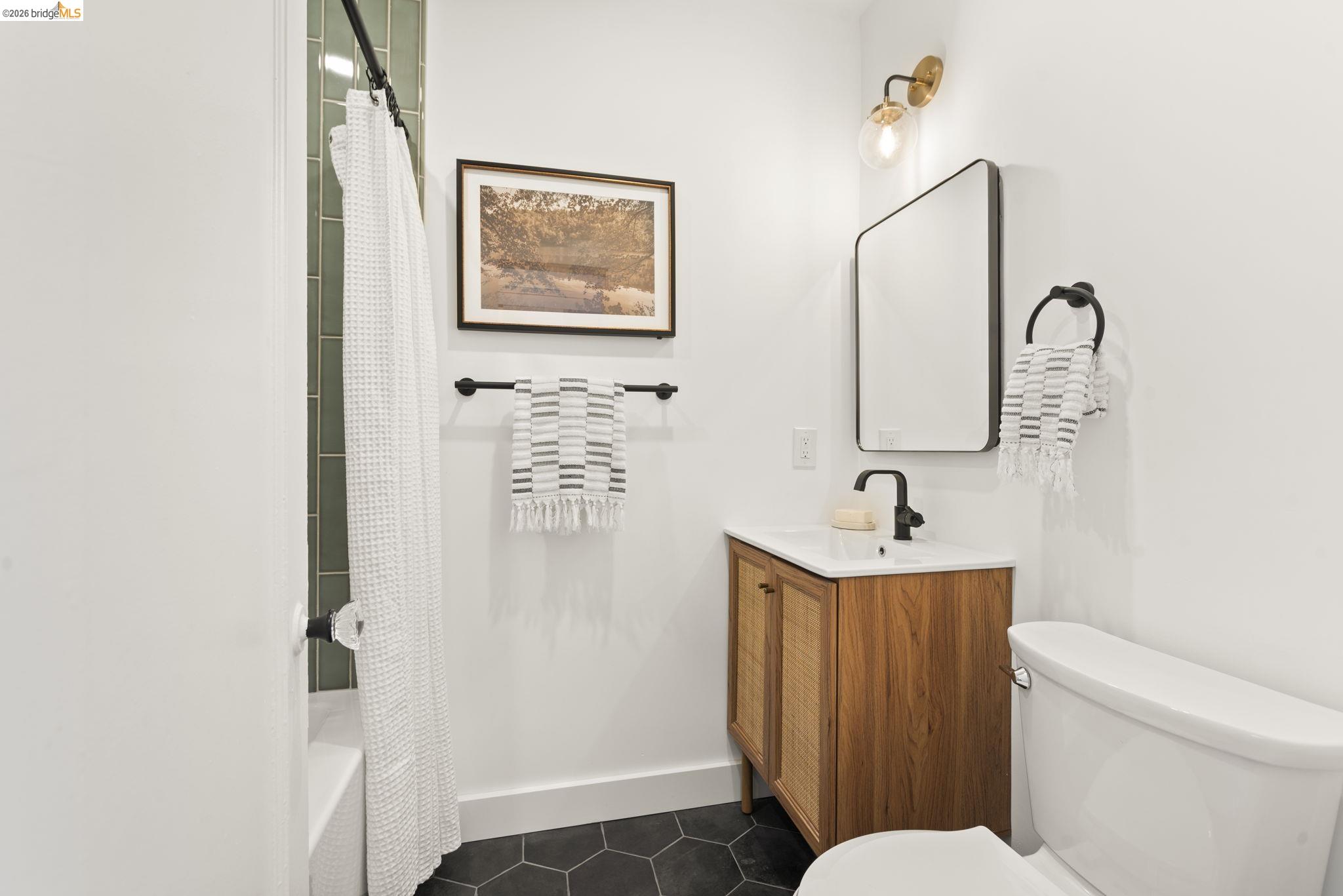 Detail Gallery Image 29 of 35 For 450 42nd St, Oakland,  CA 94609 - – Beds | – Baths
