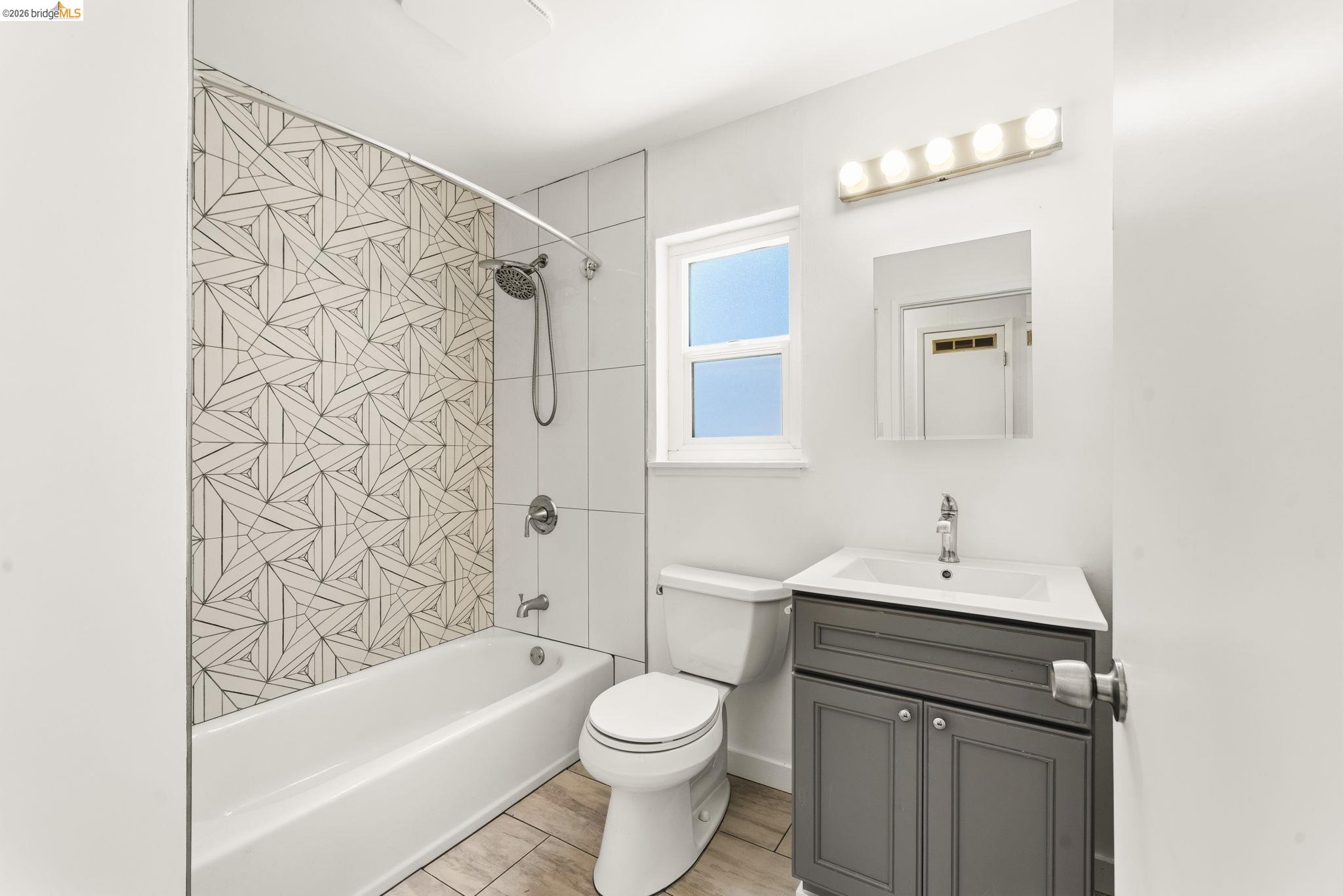 Detail Gallery Image 35 of 35 For 450 42nd St, Oakland,  CA 94609 - – Beds | – Baths