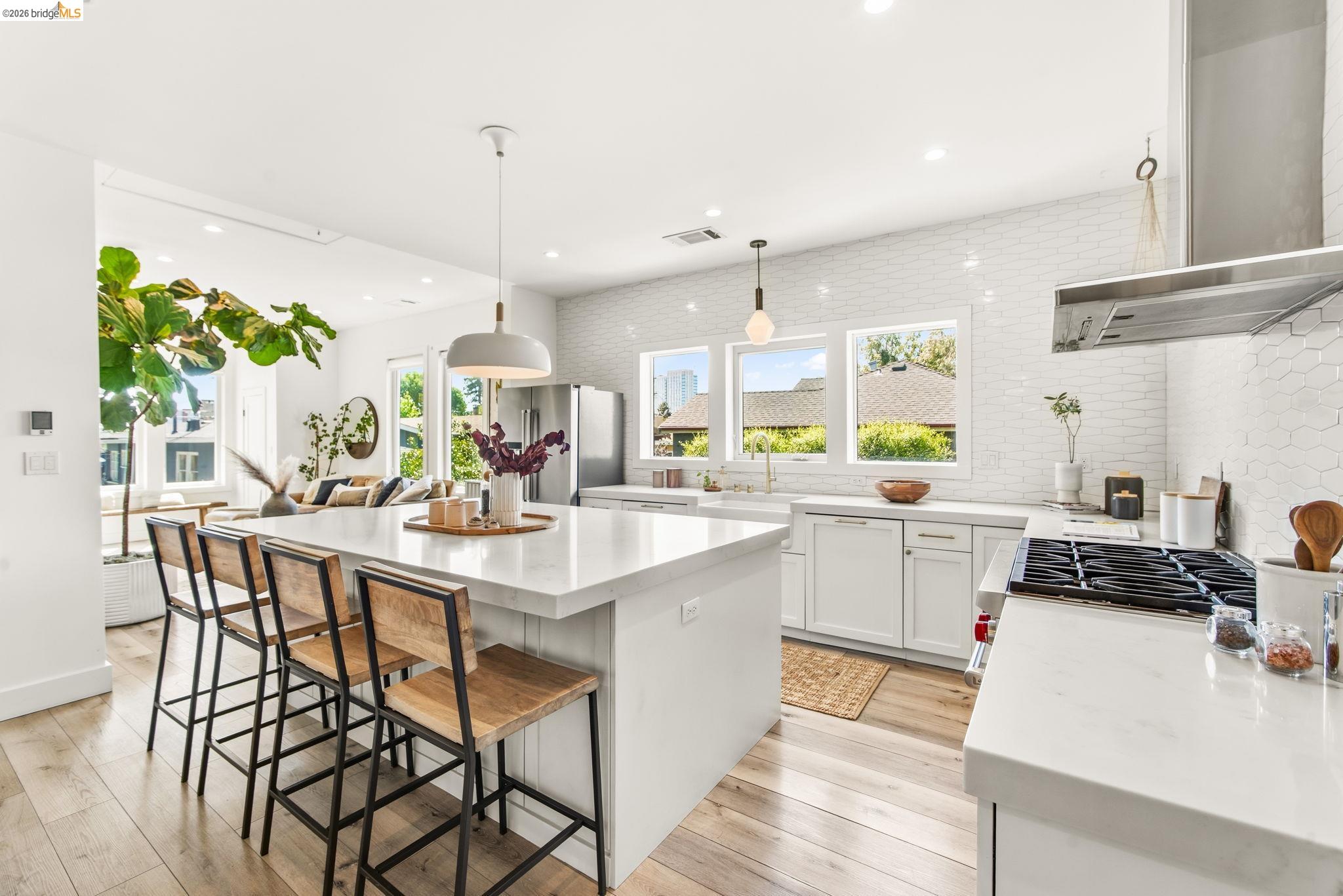 Detail Gallery Image 9 of 35 For 450 42nd St, Oakland,  CA 94609 - – Beds | – Baths