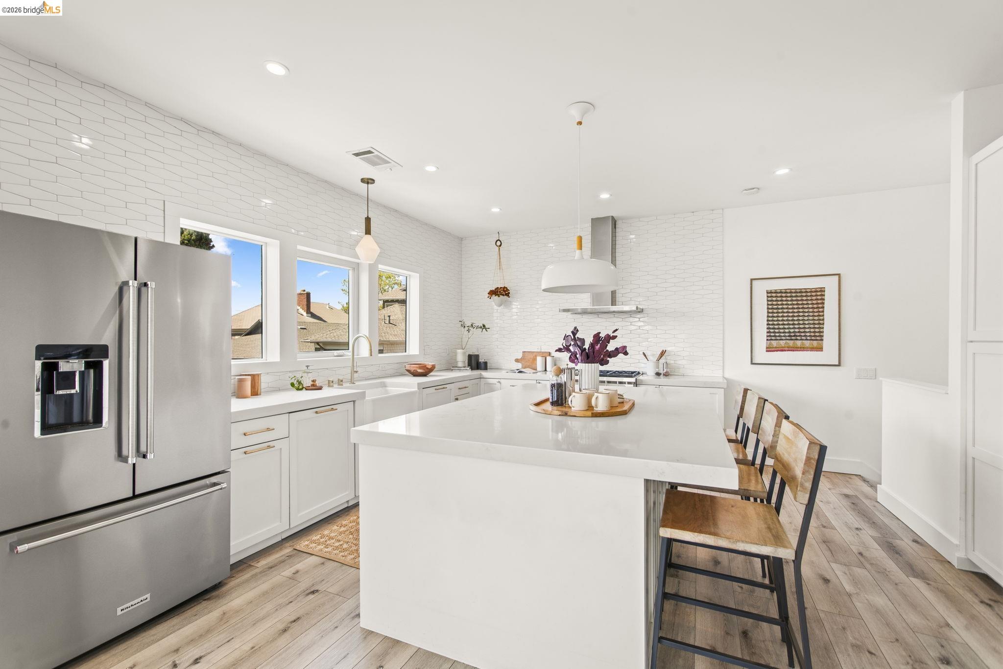 Detail Gallery Image 10 of 35 For 450 42nd St, Oakland,  CA 94609 - – Beds | – Baths