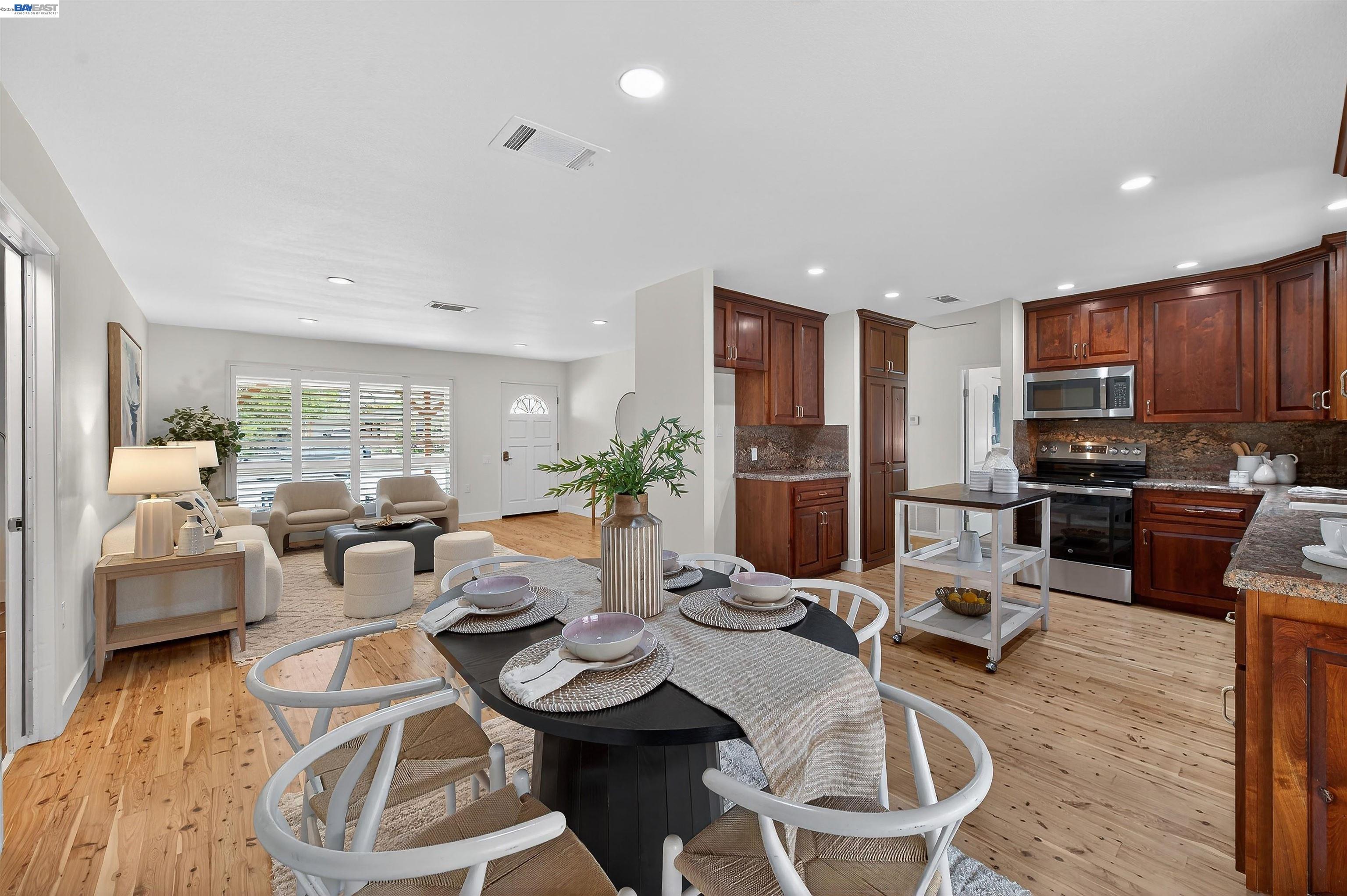 Detail Gallery Image 2 of 25 For 5139 Crocus Way, Livermore,  CA 94551 - 2 Beds | 2 Baths