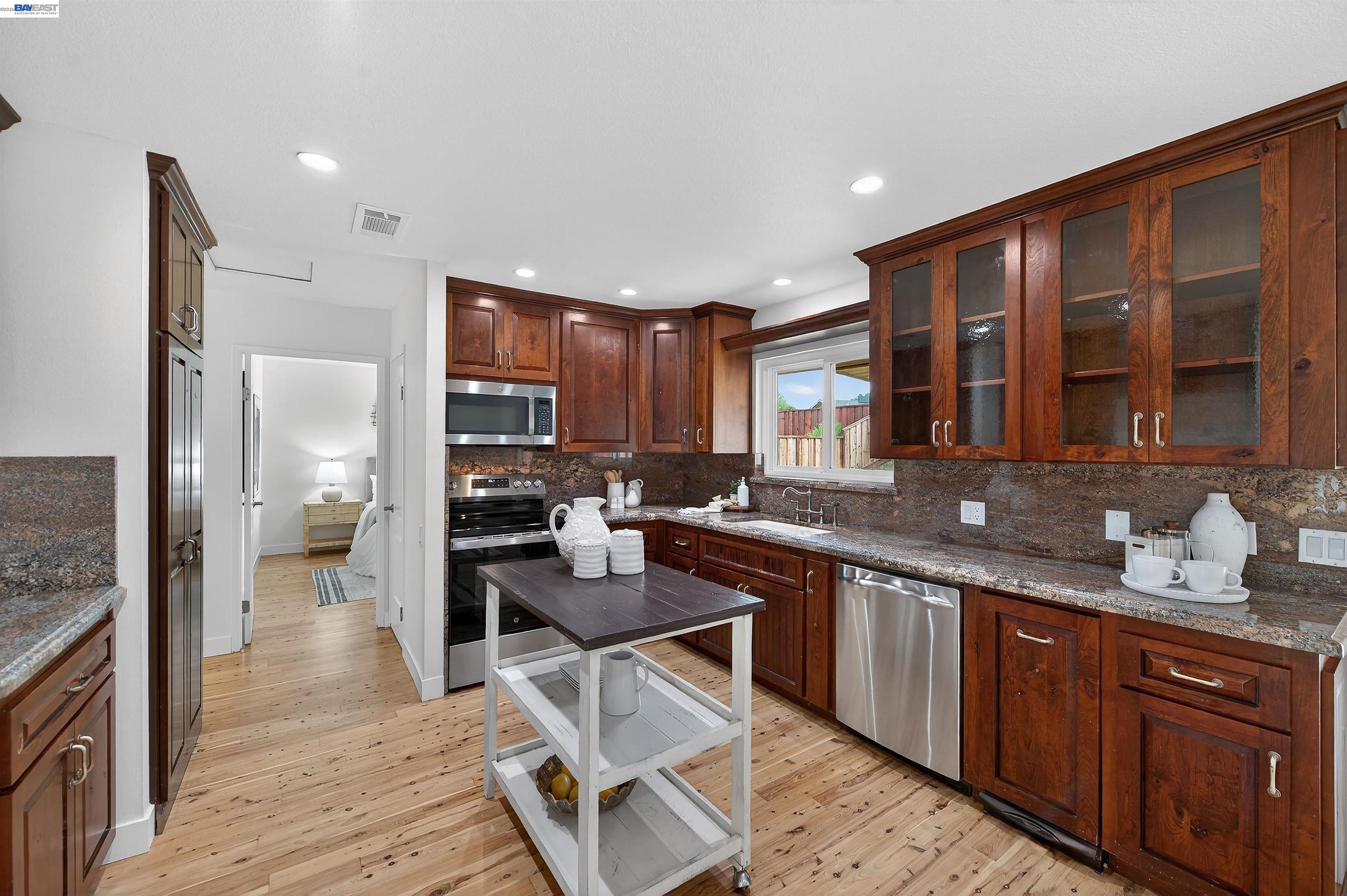 Detail Gallery Image 8 of 25 For 5139 Crocus Way, Livermore,  CA 94551 - 2 Beds | 2 Baths