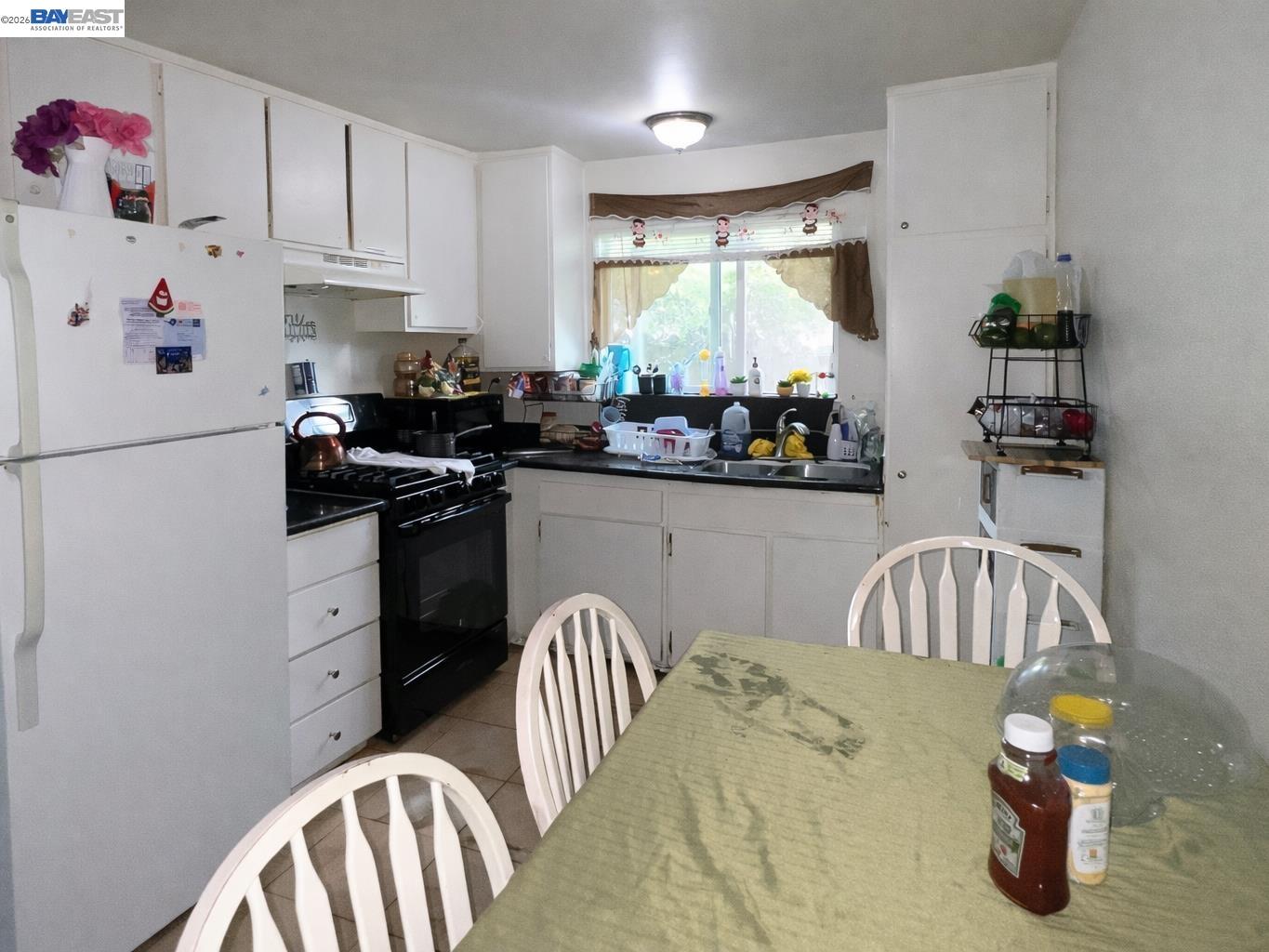 Detail Gallery Image 4 of 22 For 634 8th St, Richmond,  CA 94801 - 4 Beds | 2 Baths