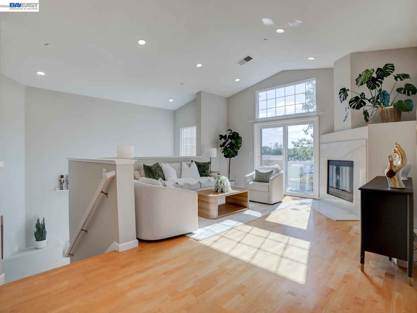 Detail Gallery Image 2 of 48 For 112 Camerota Way, Redwood City,  CA 94065 - 2 Beds | 2 Baths