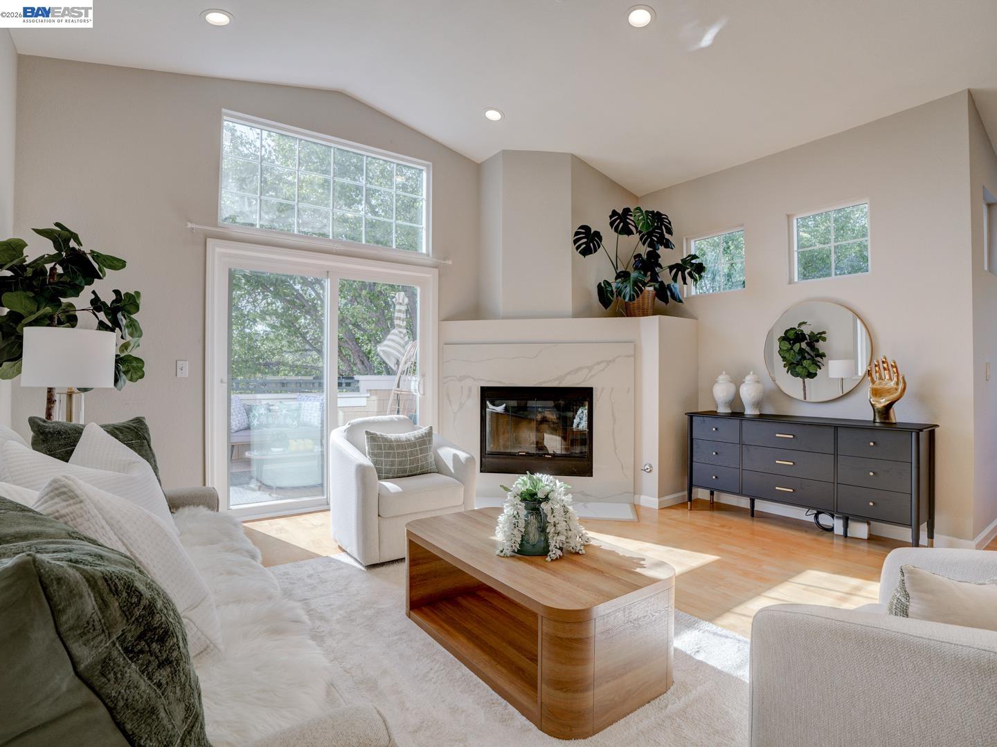 Detail Gallery Image 3 of 48 For 112 Camerota Way, Redwood City,  CA 94065 - 2 Beds | 2 Baths