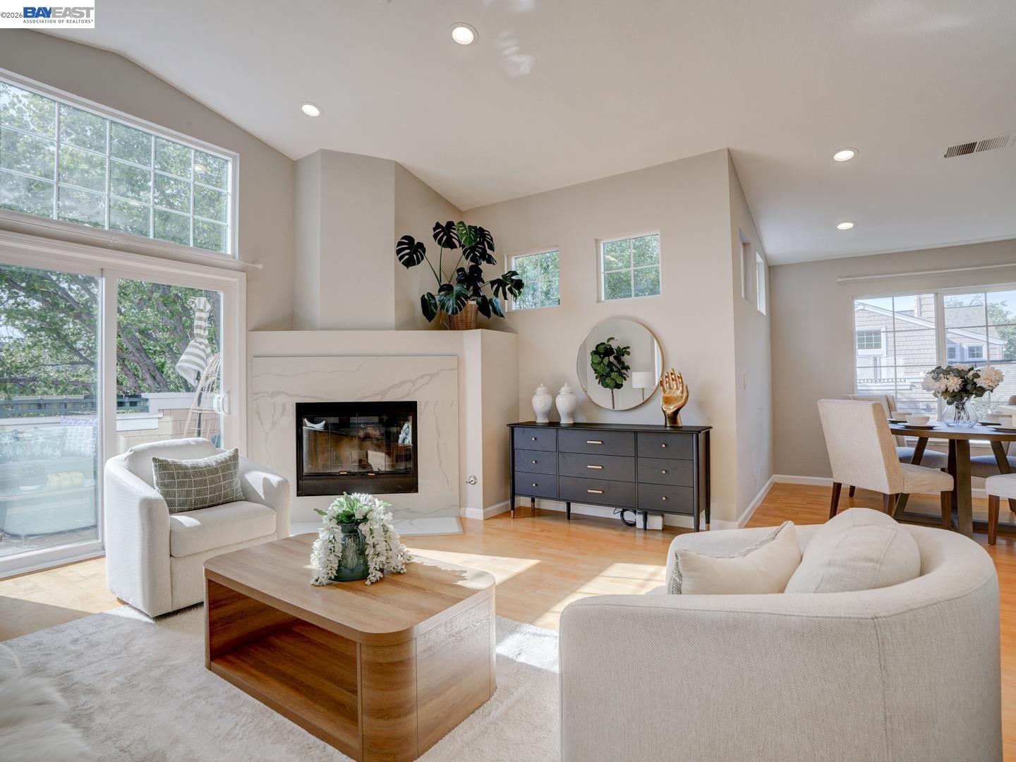 Detail Gallery Image 4 of 48 For 112 Camerota Way, Redwood City,  CA 94065 - 2 Beds | 2 Baths