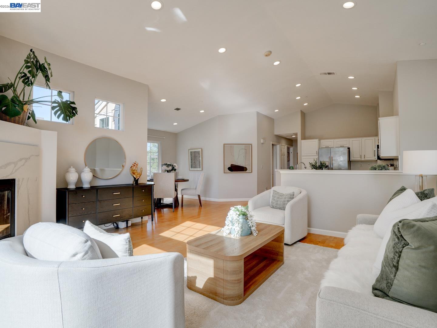 Detail Gallery Image 5 of 48 For 112 Camerota Way, Redwood City,  CA 94065 - 2 Beds | 2 Baths