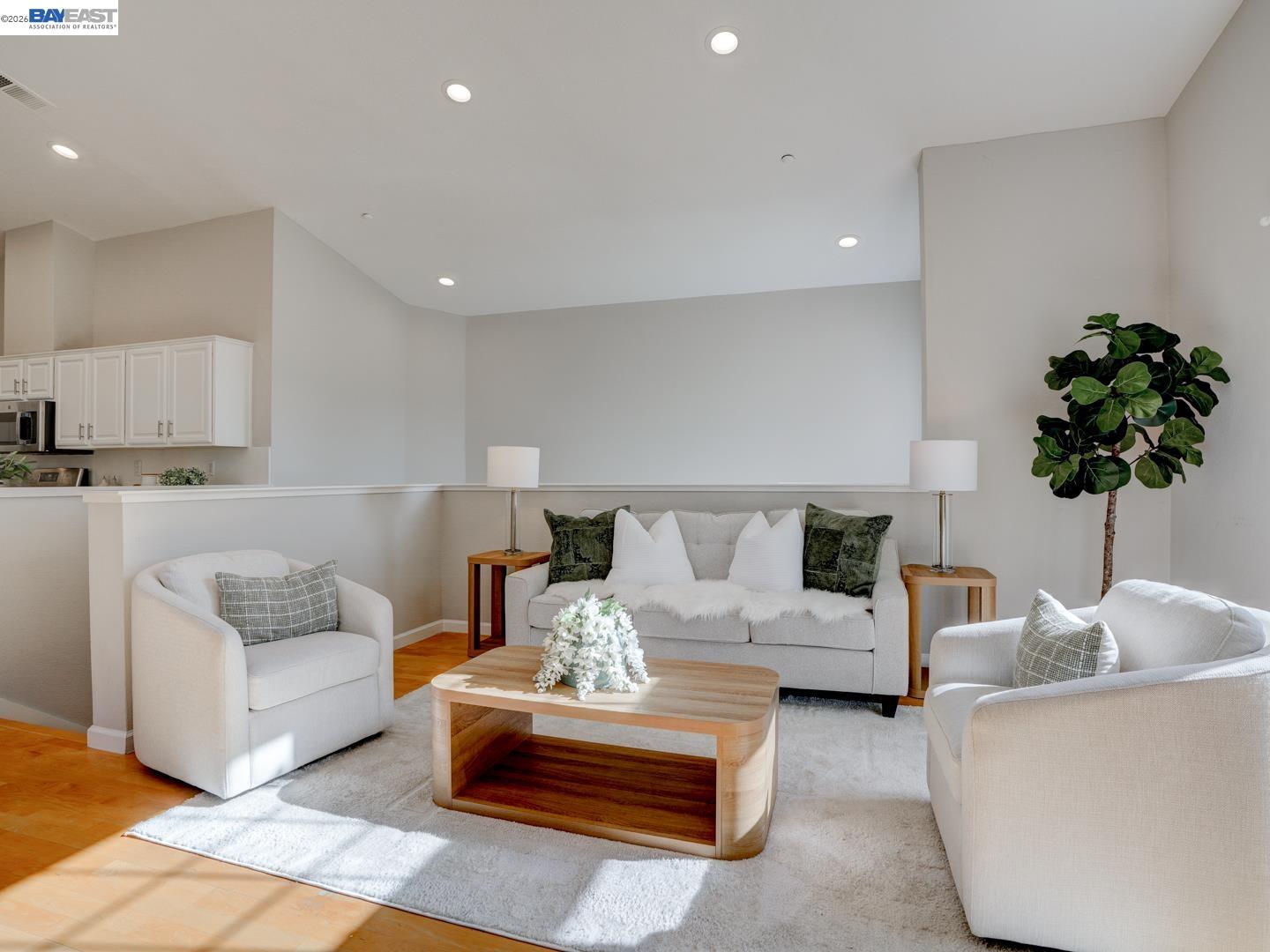 Detail Gallery Image 6 of 48 For 112 Camerota Way, Redwood City,  CA 94065 - 2 Beds | 2 Baths