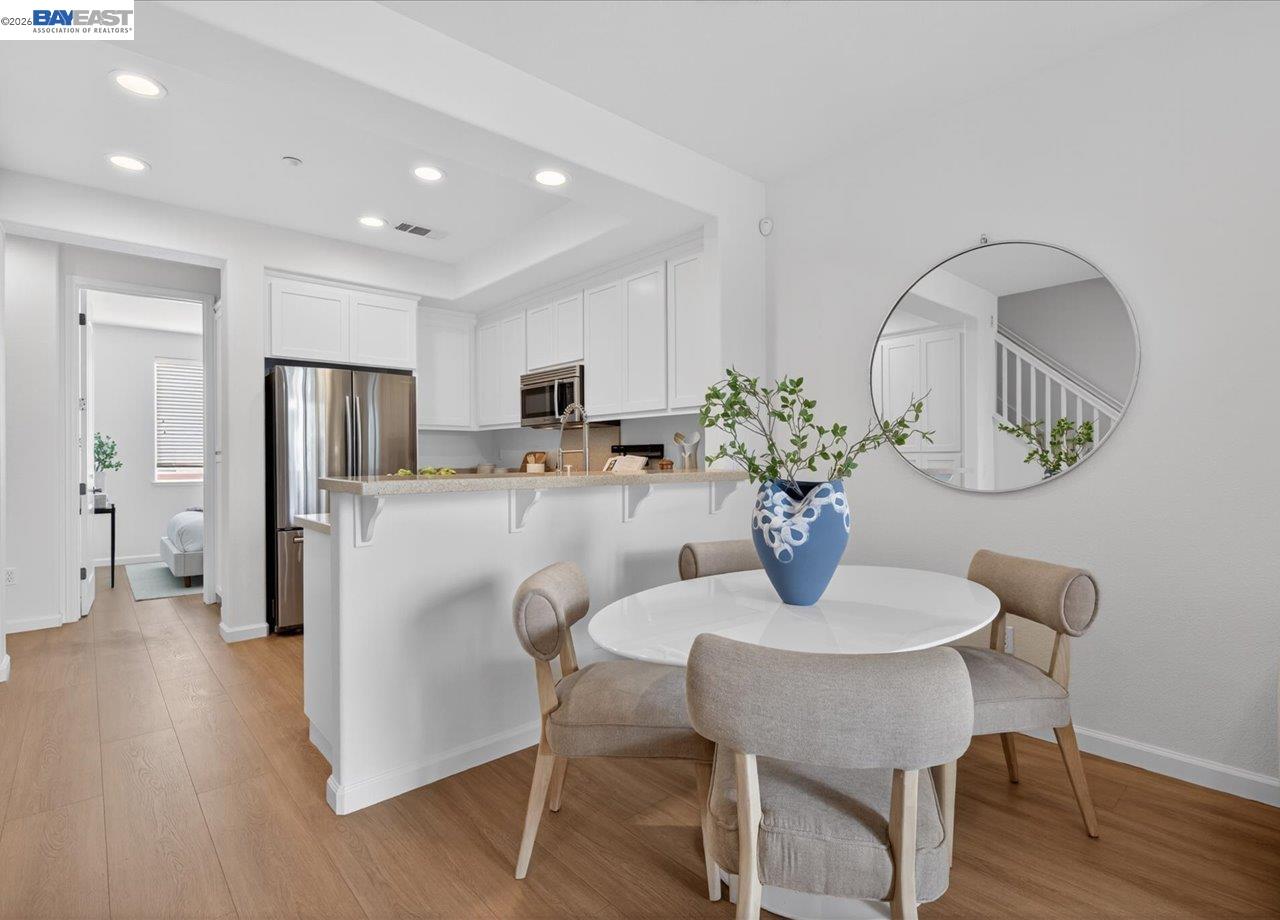 Detail Gallery Image 11 of 32 For 1343 Mckinley Ct, San Jose,  CA 95126 - 3 Beds | 3 Baths