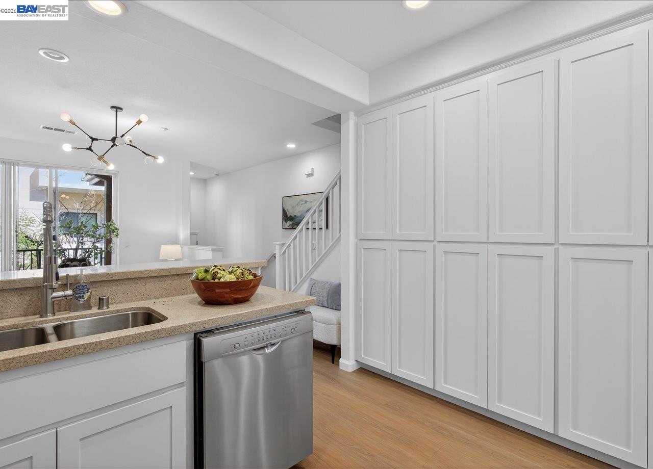 Detail Gallery Image 15 of 32 For 1343 Mckinley Ct, San Jose,  CA 95126 - 3 Beds | 3 Baths