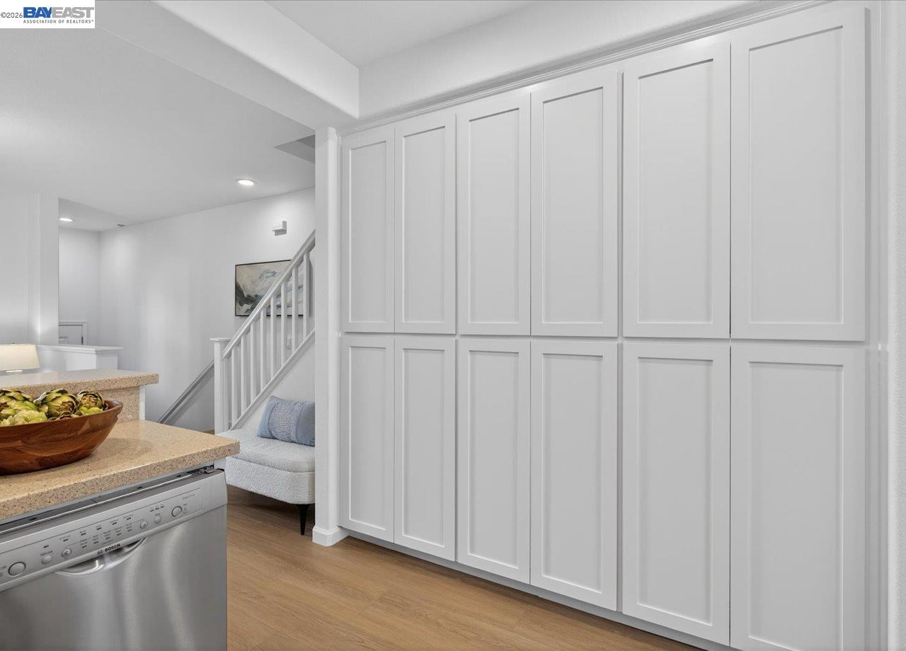 Detail Gallery Image 16 of 32 For 1343 Mckinley Ct, San Jose,  CA 95126 - 3 Beds | 3 Baths