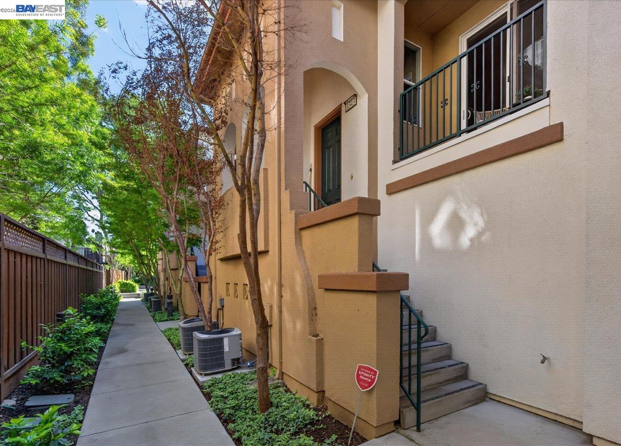 Detail Gallery Image 4 of 32 For 1343 Mckinley Ct, San Jose,  CA 95126 - 3 Beds | 3 Baths