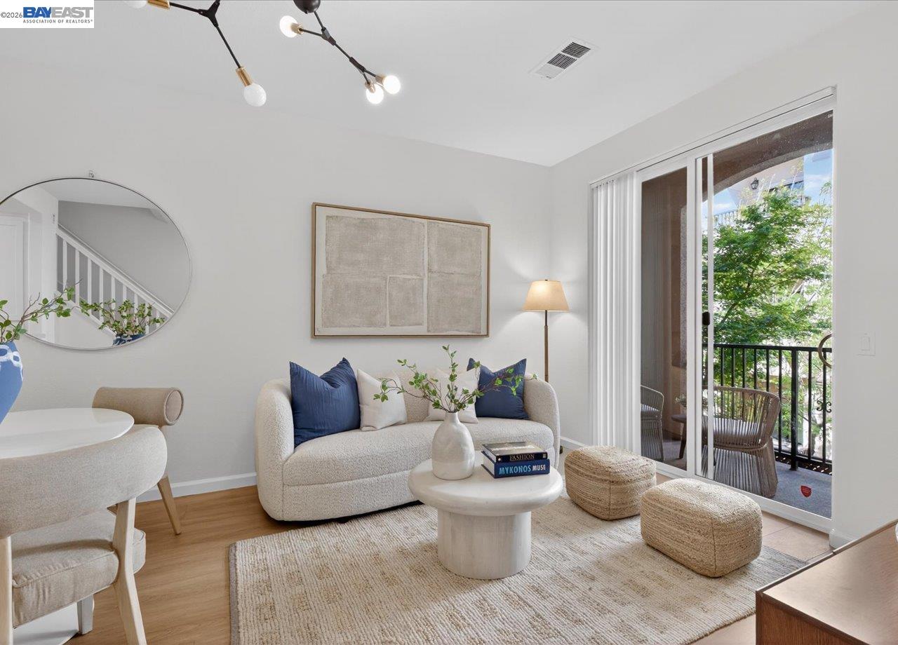 Detail Gallery Image 6 of 32 For 1343 Mckinley Ct, San Jose,  CA 95126 - 3 Beds | 3 Baths