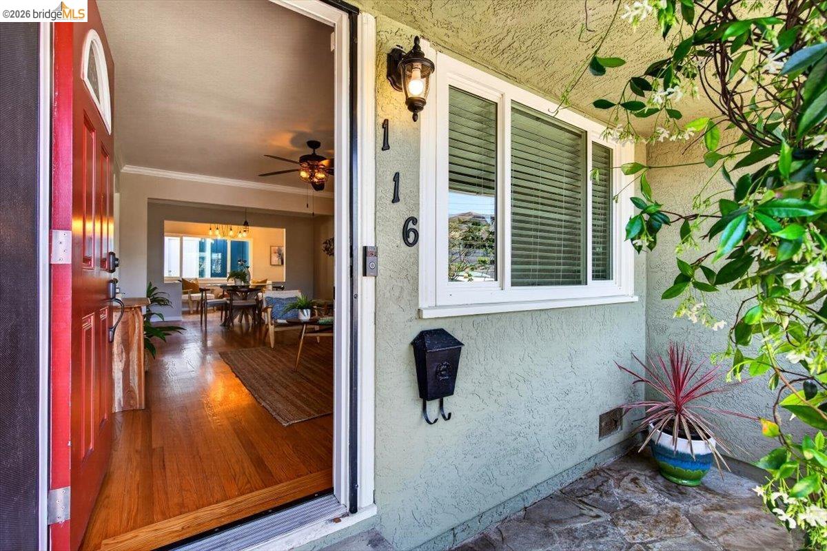 Detail Gallery Image 2 of 79 For 116 S 19th Street, Richmond,  CA 94804 - 3 Beds | 2 Baths