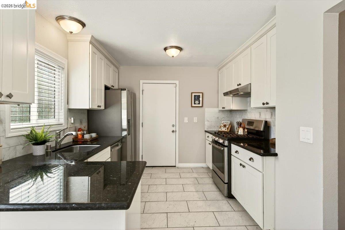 Detail Gallery Image 20 of 79 For 116 S 19th Street, Richmond,  CA 94804 - 3 Beds | 2 Baths