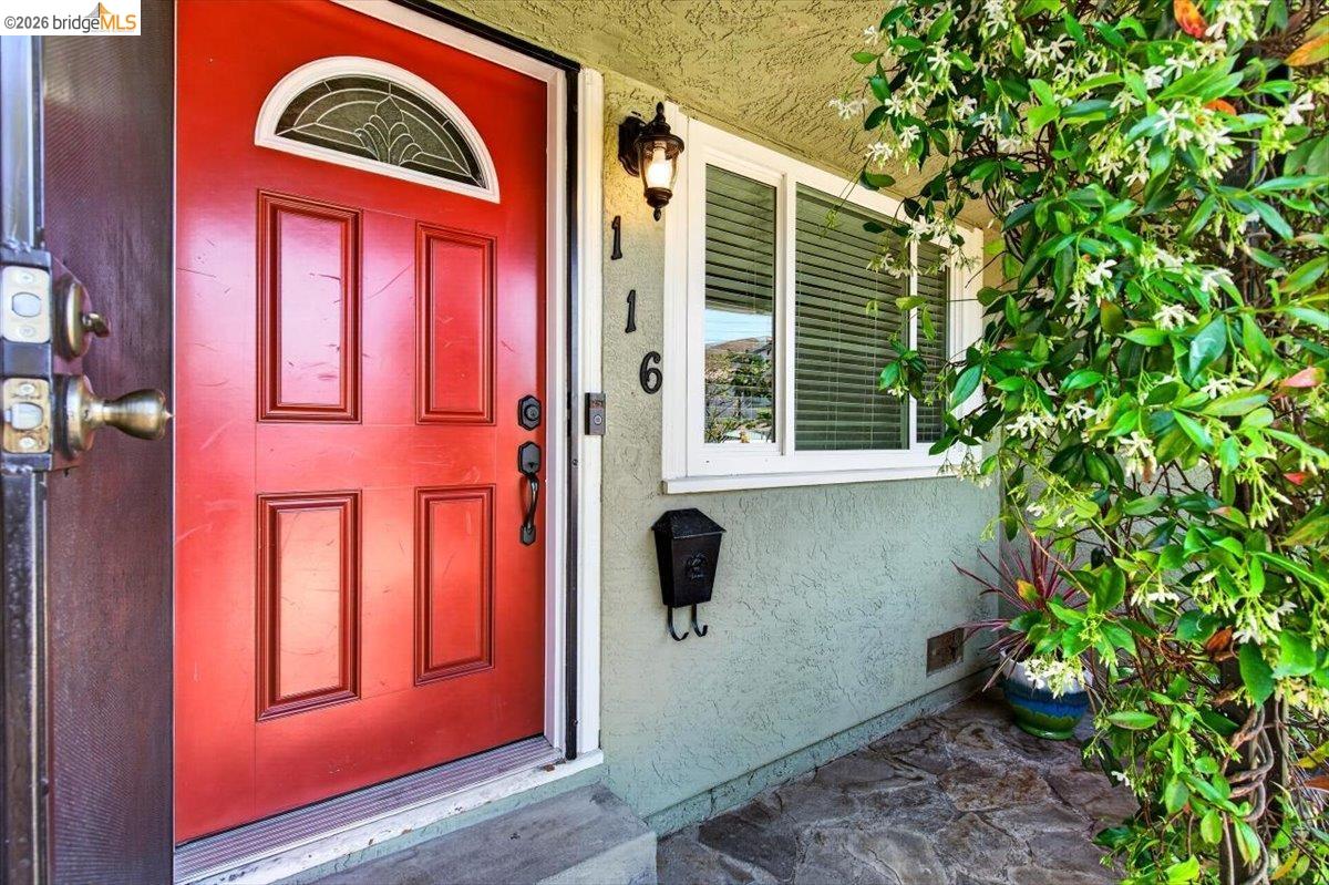 Detail Gallery Image 3 of 79 For 116 S 19th Street, Richmond,  CA 94804 - 3 Beds | 2 Baths
