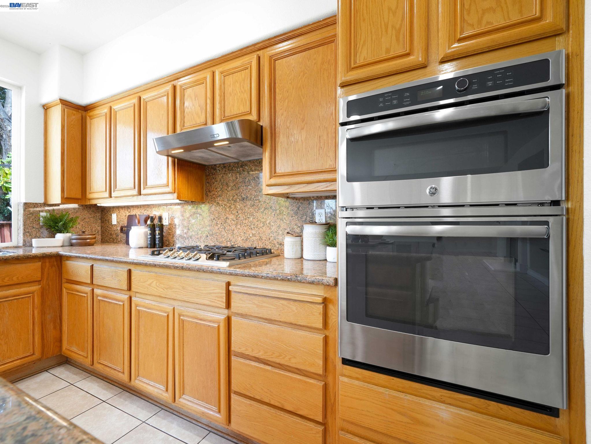 Detail Gallery Image 16 of 69 For 11 Meadows Ct, Fremont,  CA 94539 - 5 Beds | 3 Baths