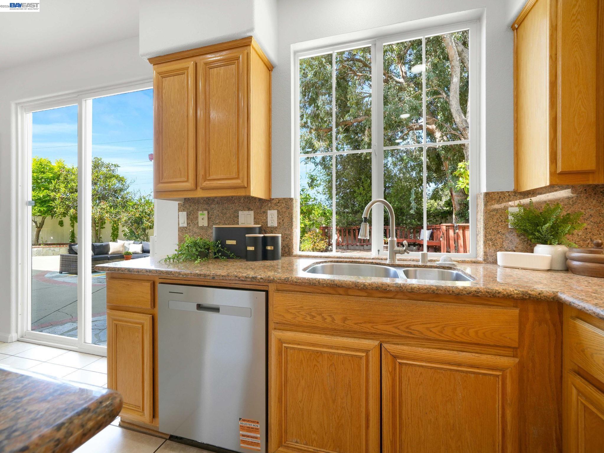 Detail Gallery Image 17 of 69 For 11 Meadows Ct, Fremont,  CA 94539 - 5 Beds | 3 Baths