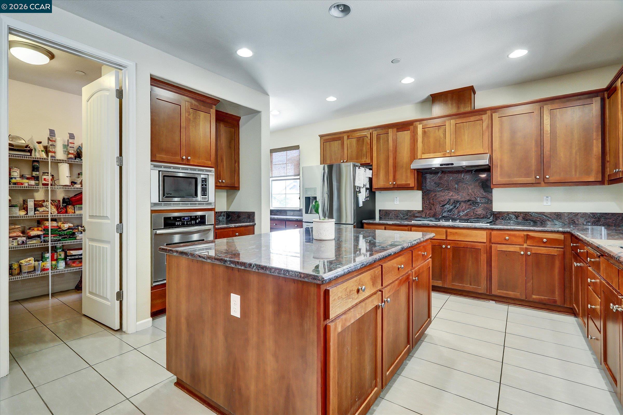 Detail Gallery Image 12 of 57 For 4007 Oak Knoll St, Antioch,  CA 94509 - 5 Beds | 3/1 Baths