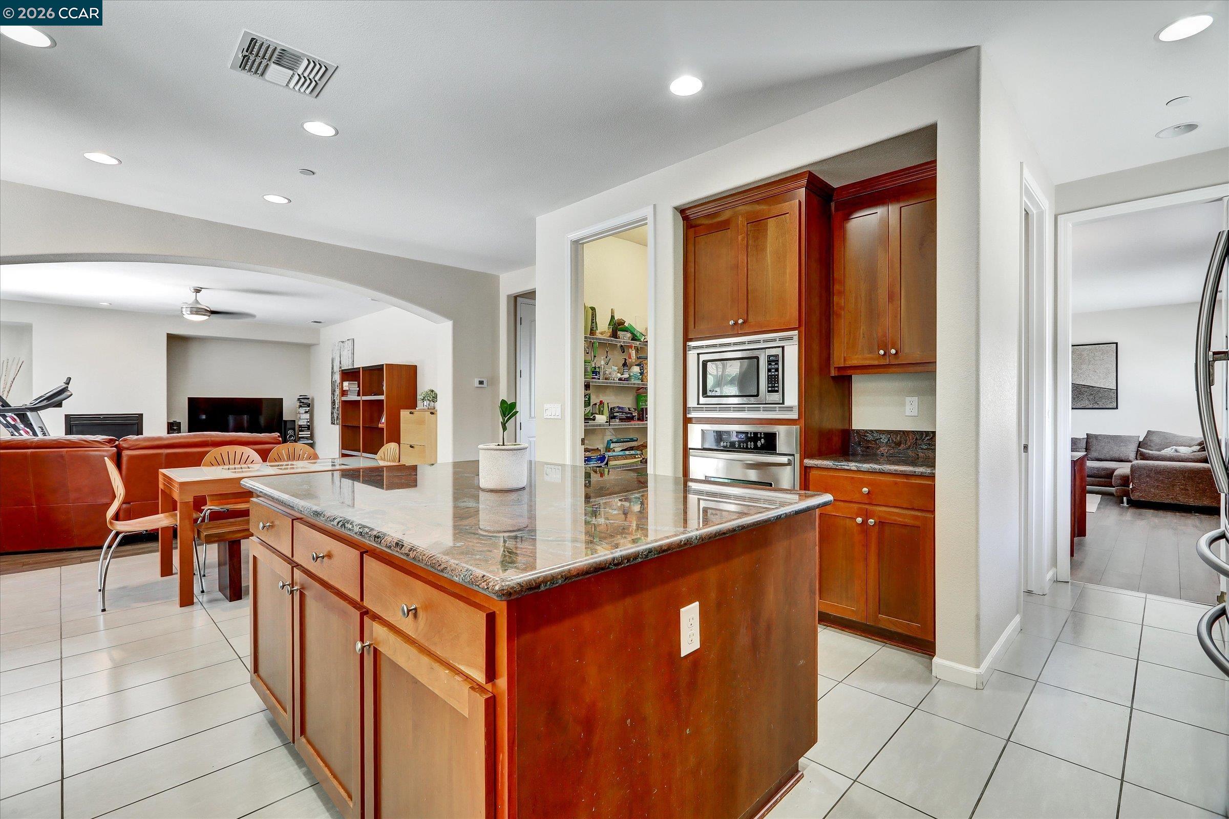 Detail Gallery Image 13 of 57 For 4007 Oak Knoll St, Antioch,  CA 94509 - 5 Beds | 3/1 Baths