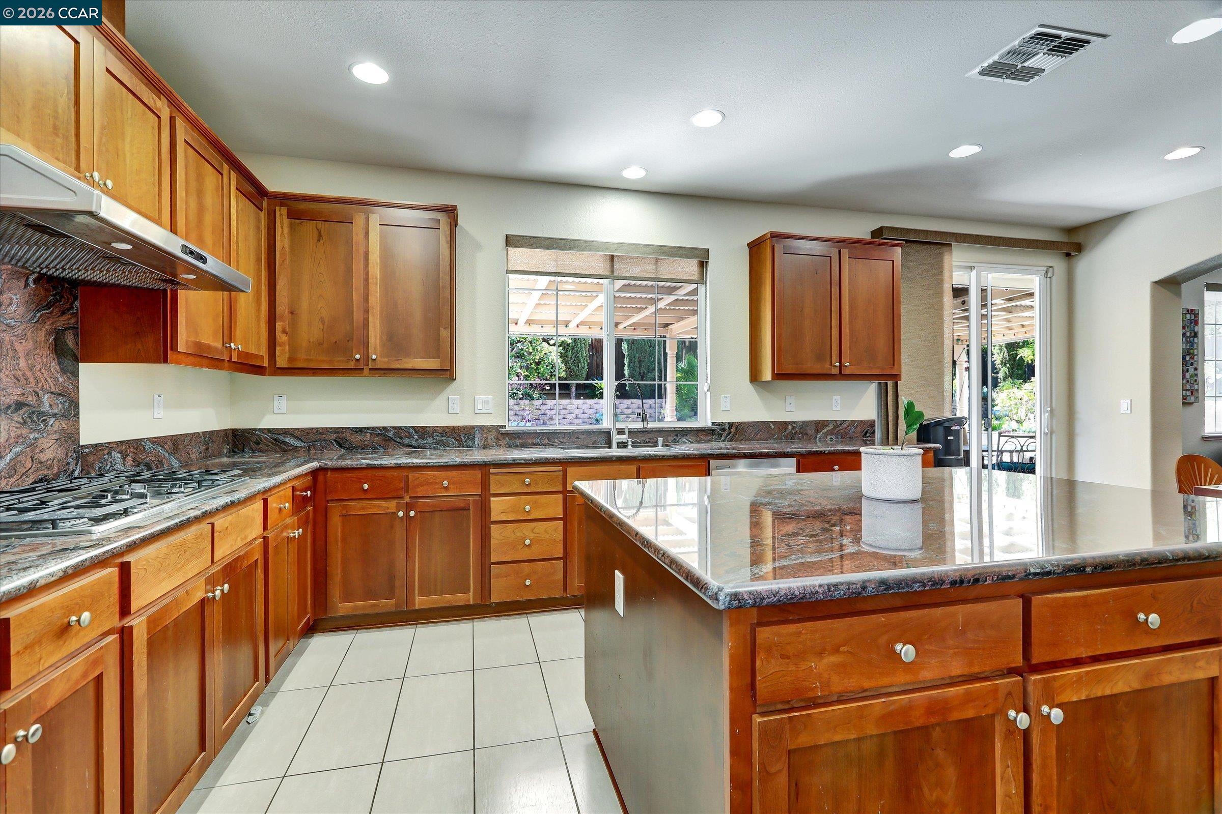 Detail Gallery Image 14 of 57 For 4007 Oak Knoll St, Antioch,  CA 94509 - 5 Beds | 3/1 Baths