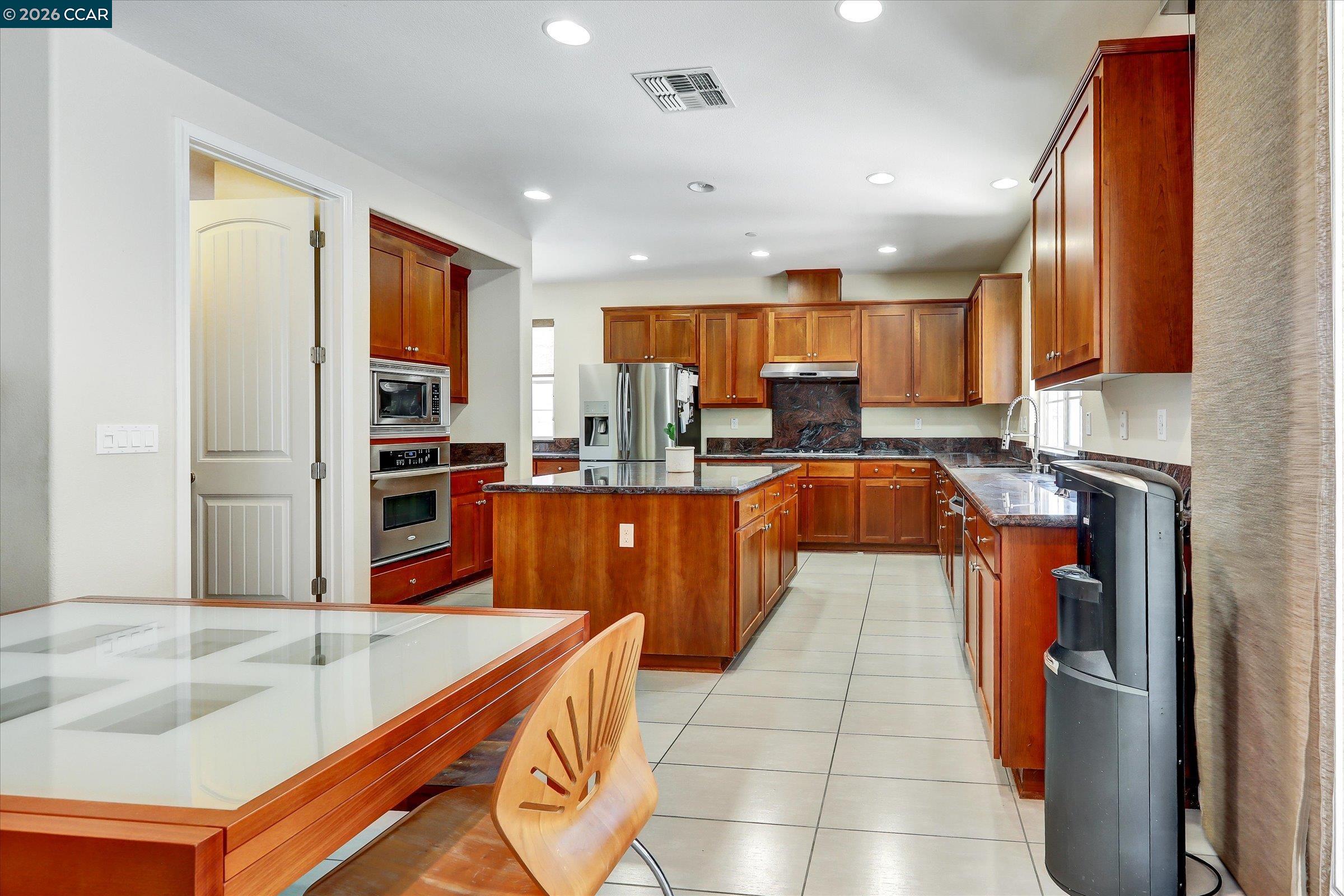 Detail Gallery Image 15 of 57 For 4007 Oak Knoll St, Antioch,  CA 94509 - 5 Beds | 3/1 Baths