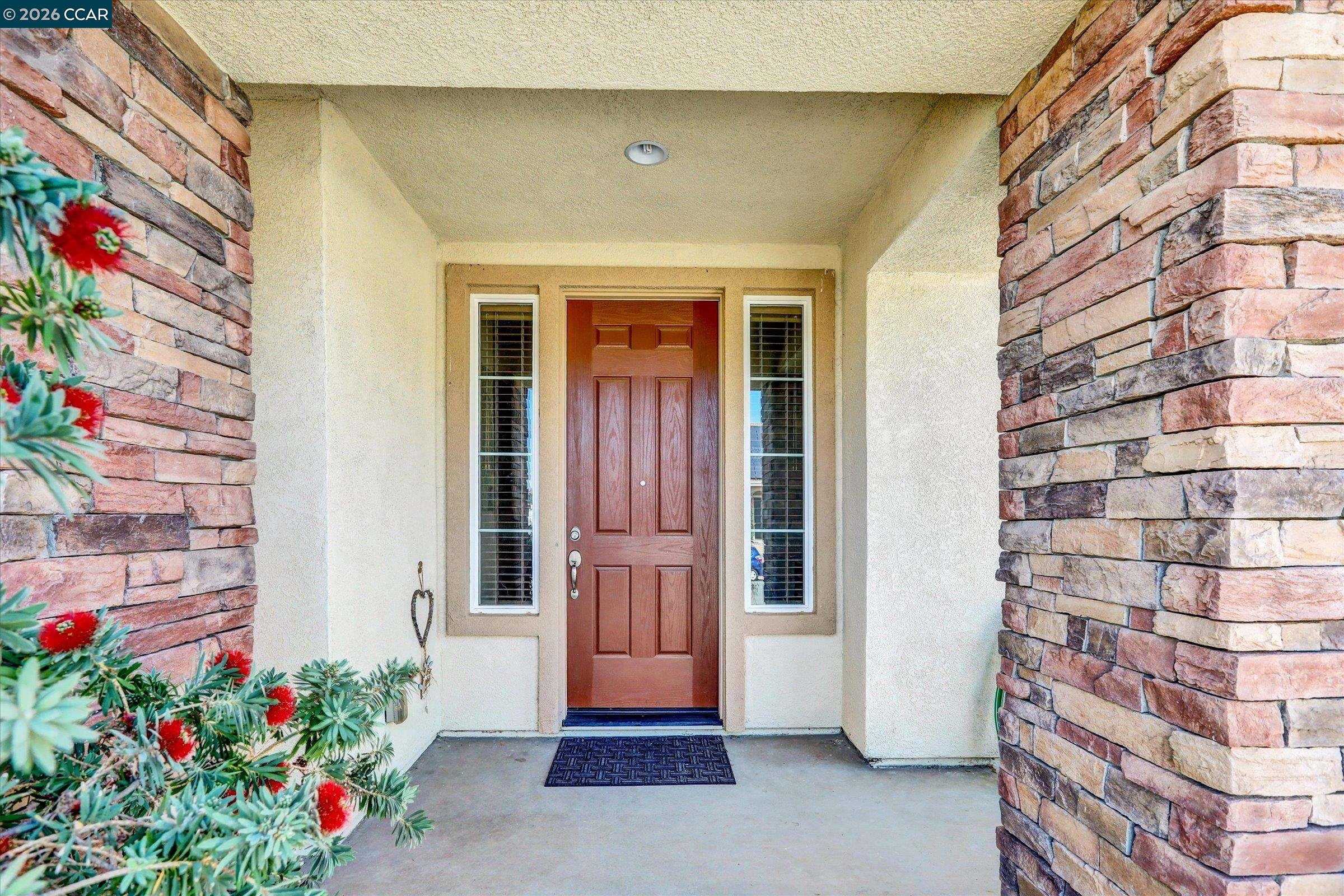 Detail Gallery Image 4 of 57 For 4007 Oak Knoll St, Antioch,  CA 94509 - 5 Beds | 3/1 Baths