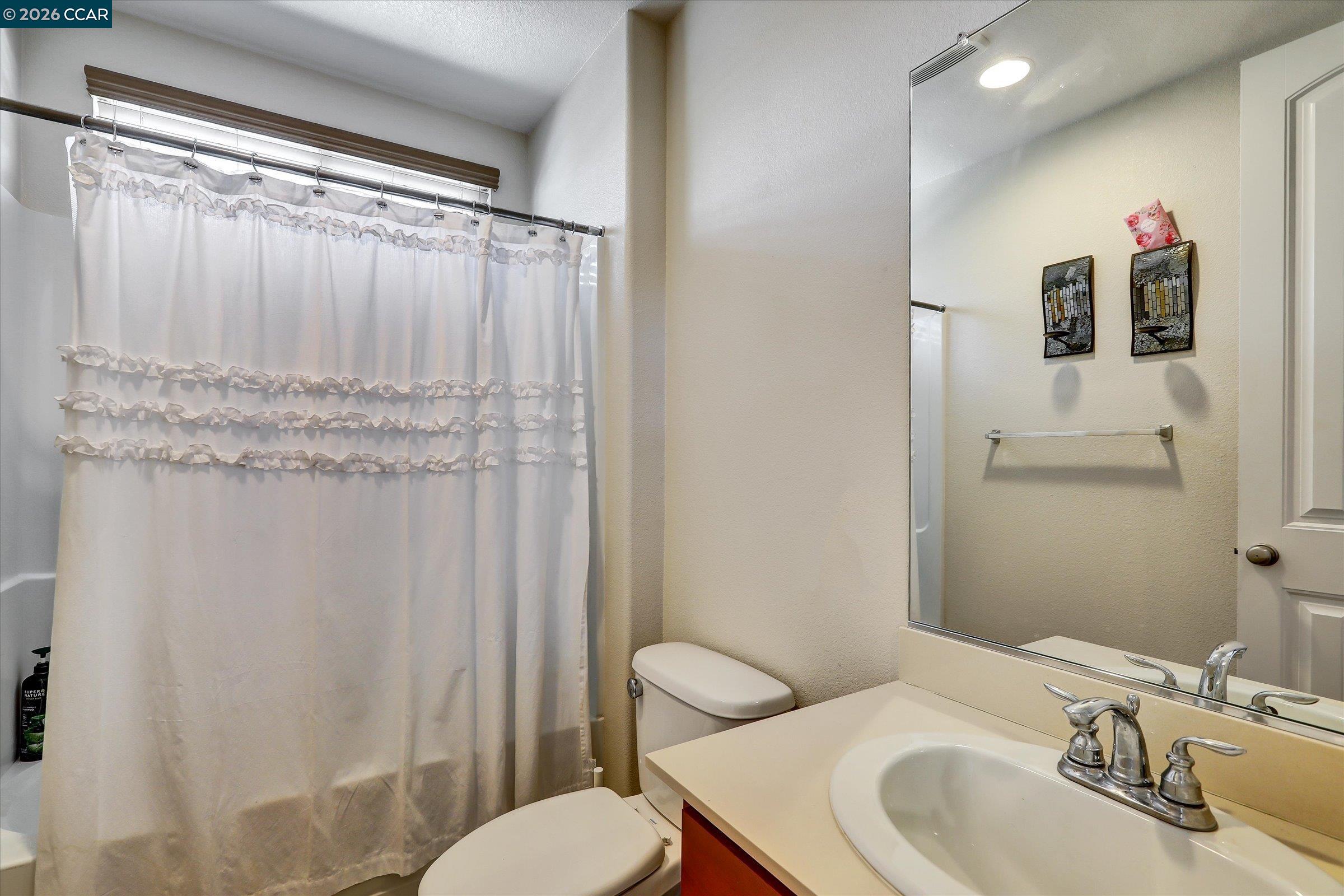 Detail Gallery Image 6 of 57 For 4007 Oak Knoll St, Antioch,  CA 94509 - 5 Beds | 3/1 Baths