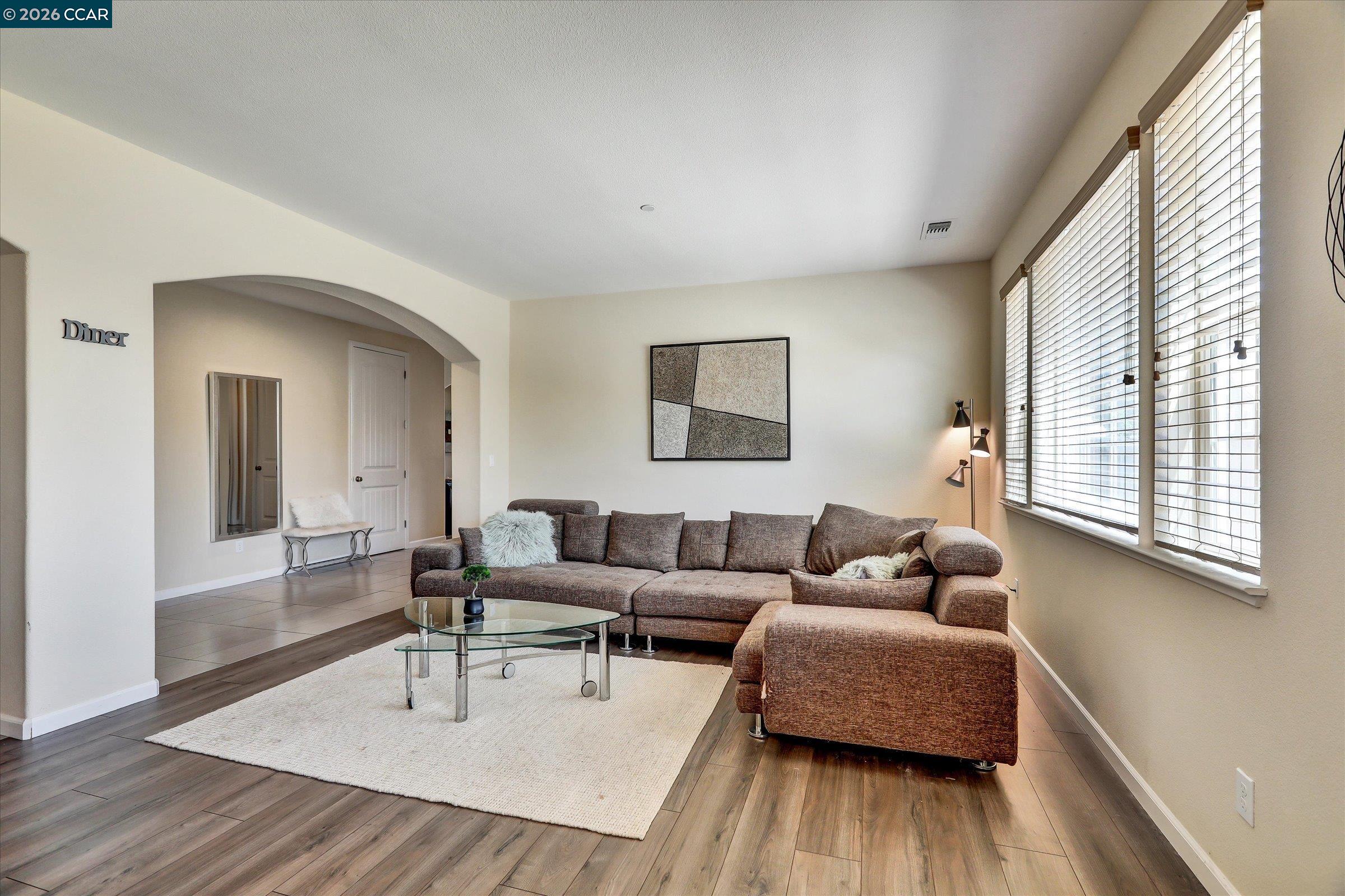 Detail Gallery Image 8 of 57 For 4007 Oak Knoll St, Antioch,  CA 94509 - 5 Beds | 3/1 Baths