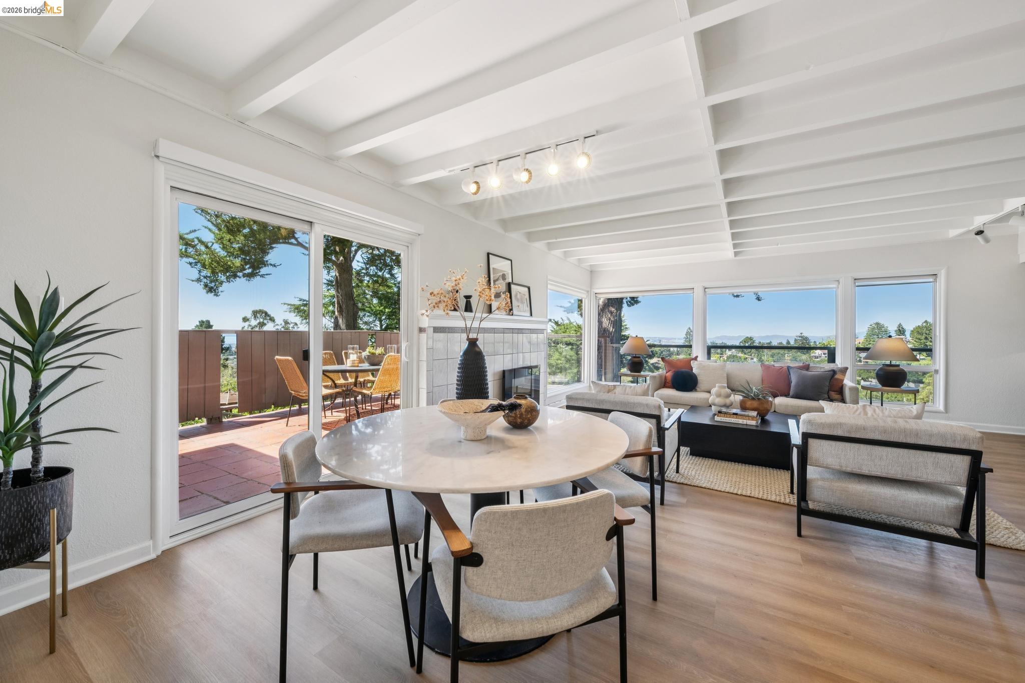 Detail Gallery Image 11 of 47 For 2250 Pelham Pl, Oakland,  CA 94611 - 3 Beds | 2 Baths