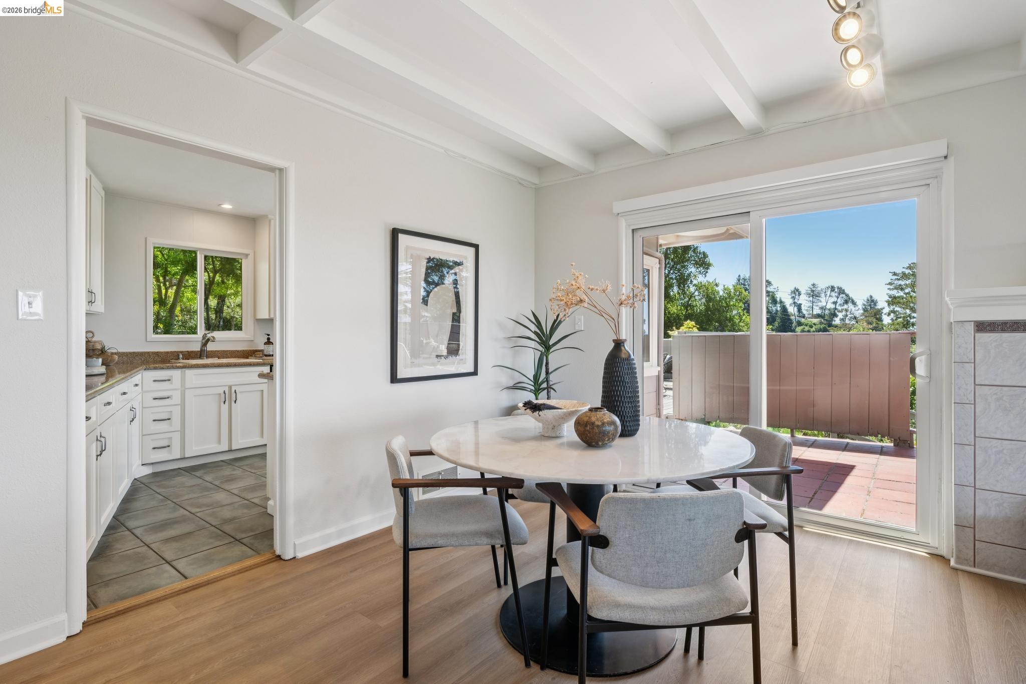 Detail Gallery Image 12 of 47 For 2250 Pelham Pl, Oakland,  CA 94611 - 3 Beds | 2 Baths