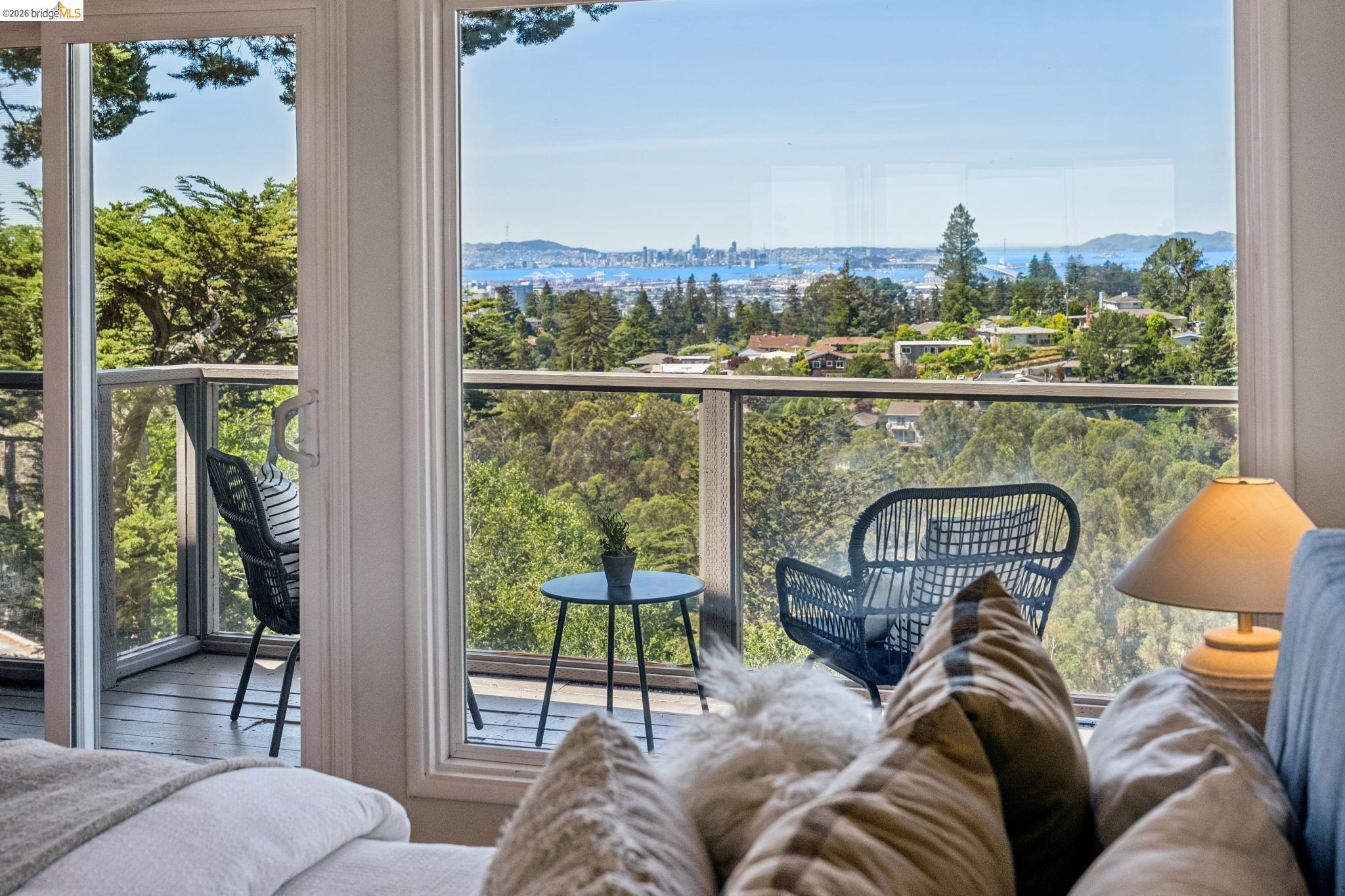 Detail Gallery Image 18 of 47 For 2250 Pelham Pl, Oakland,  CA 94611 - 3 Beds | 2 Baths