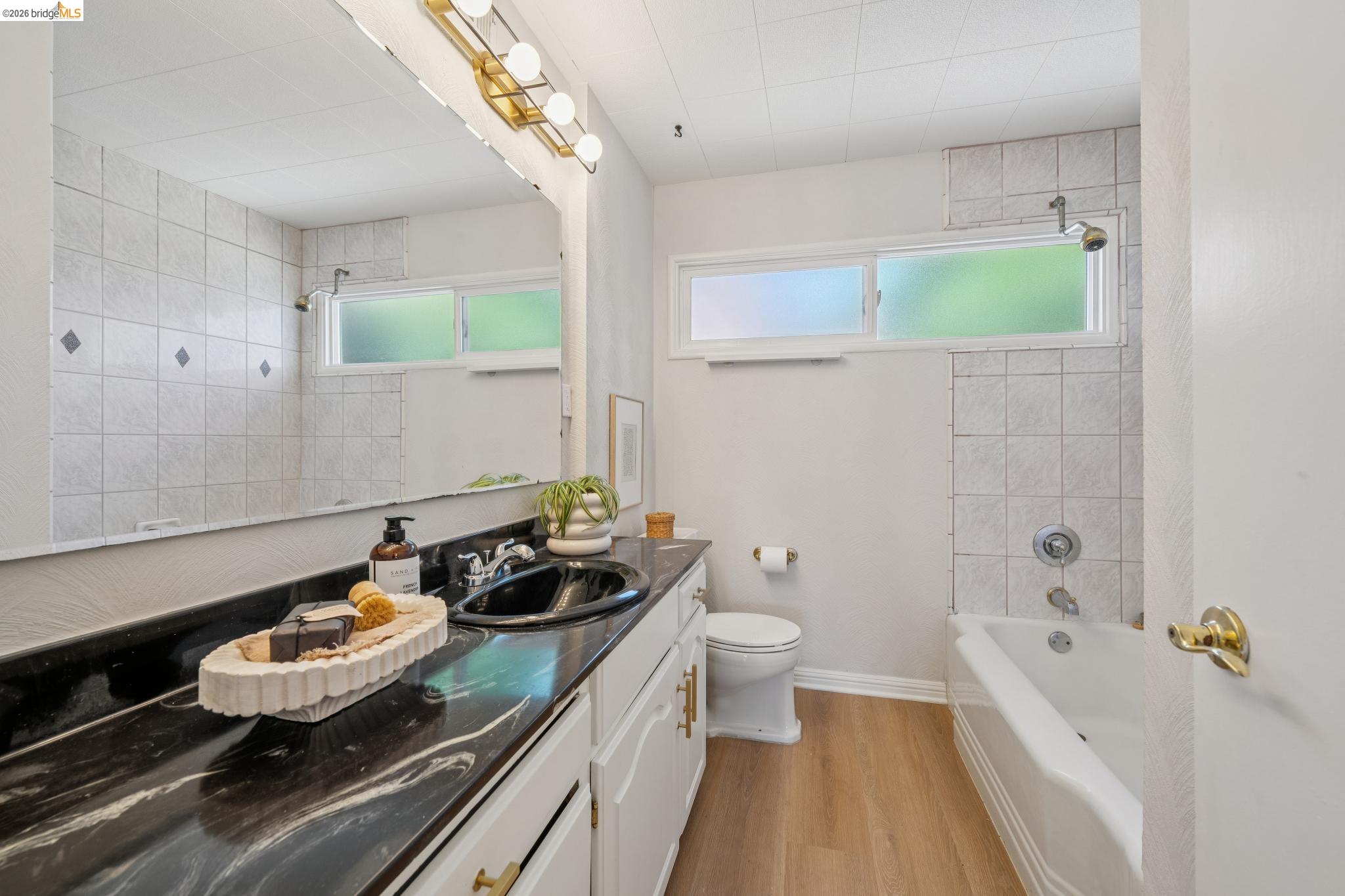 Detail Gallery Image 19 of 47 For 2250 Pelham Pl, Oakland,  CA 94611 - 3 Beds | 2 Baths