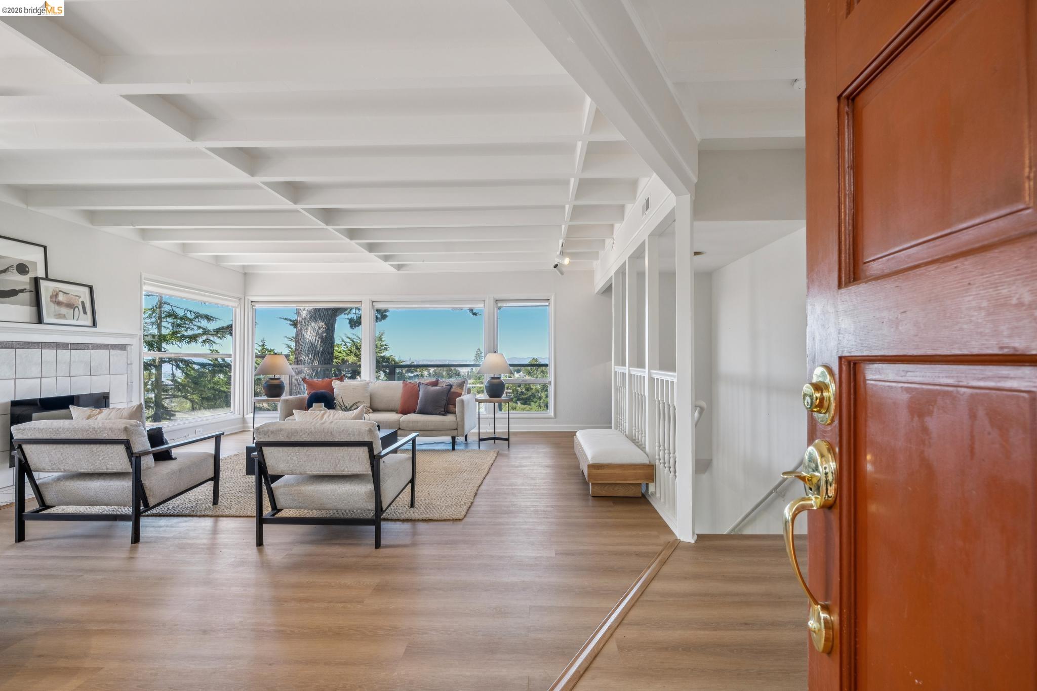 Detail Gallery Image 3 of 47 For 2250 Pelham Pl, Oakland,  CA 94611 - 3 Beds | 2 Baths