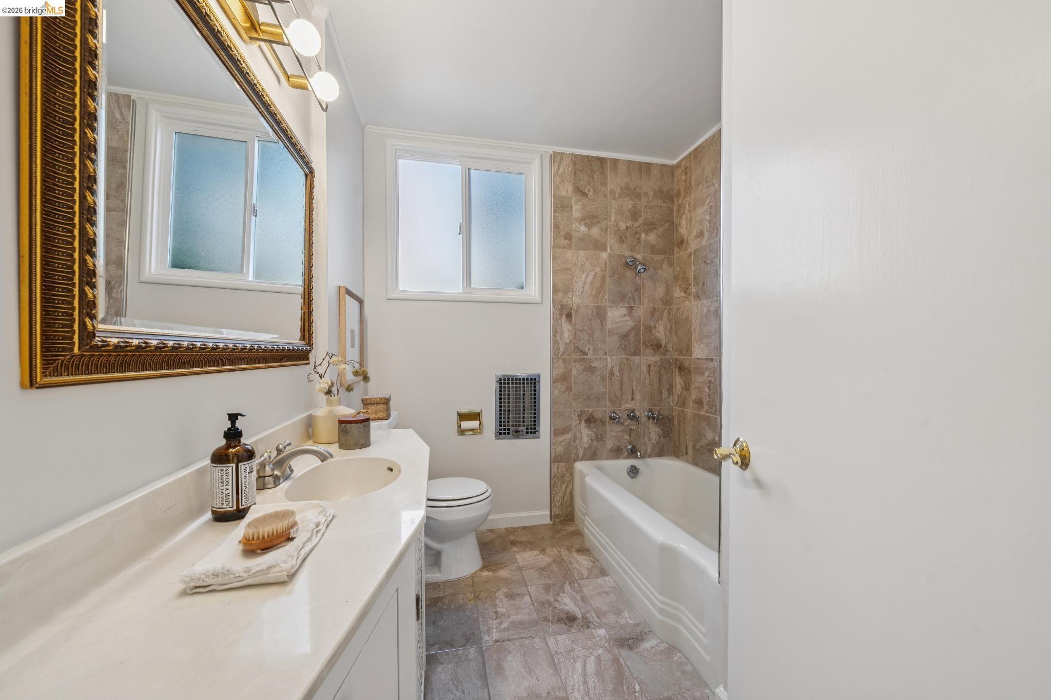 Detail Gallery Image 27 of 47 For 2250 Pelham Pl, Oakland,  CA 94611 - 3 Beds | 2 Baths