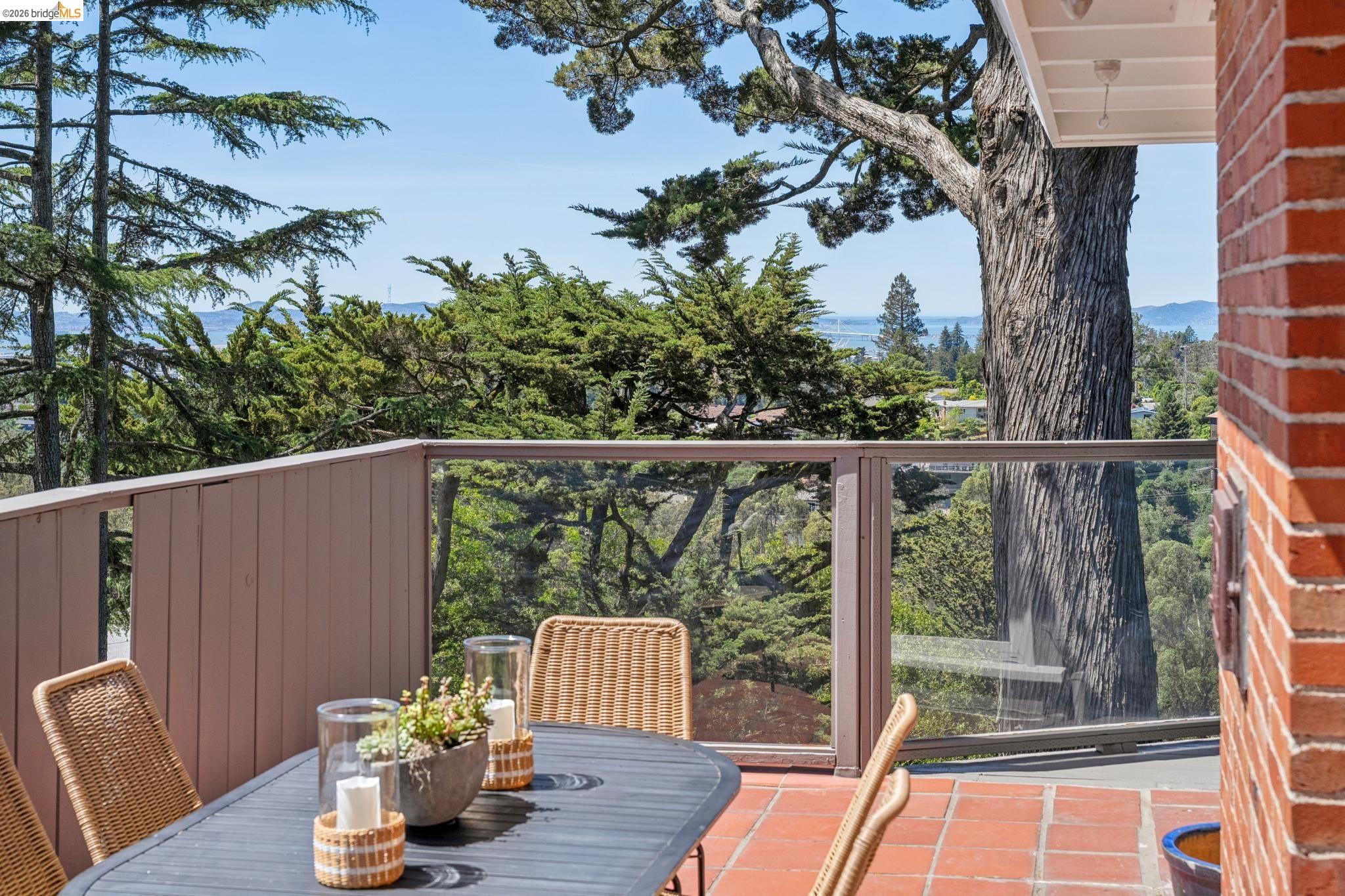 Detail Gallery Image 30 of 47 For 2250 Pelham Pl, Oakland,  CA 94611 - 3 Beds | 2 Baths